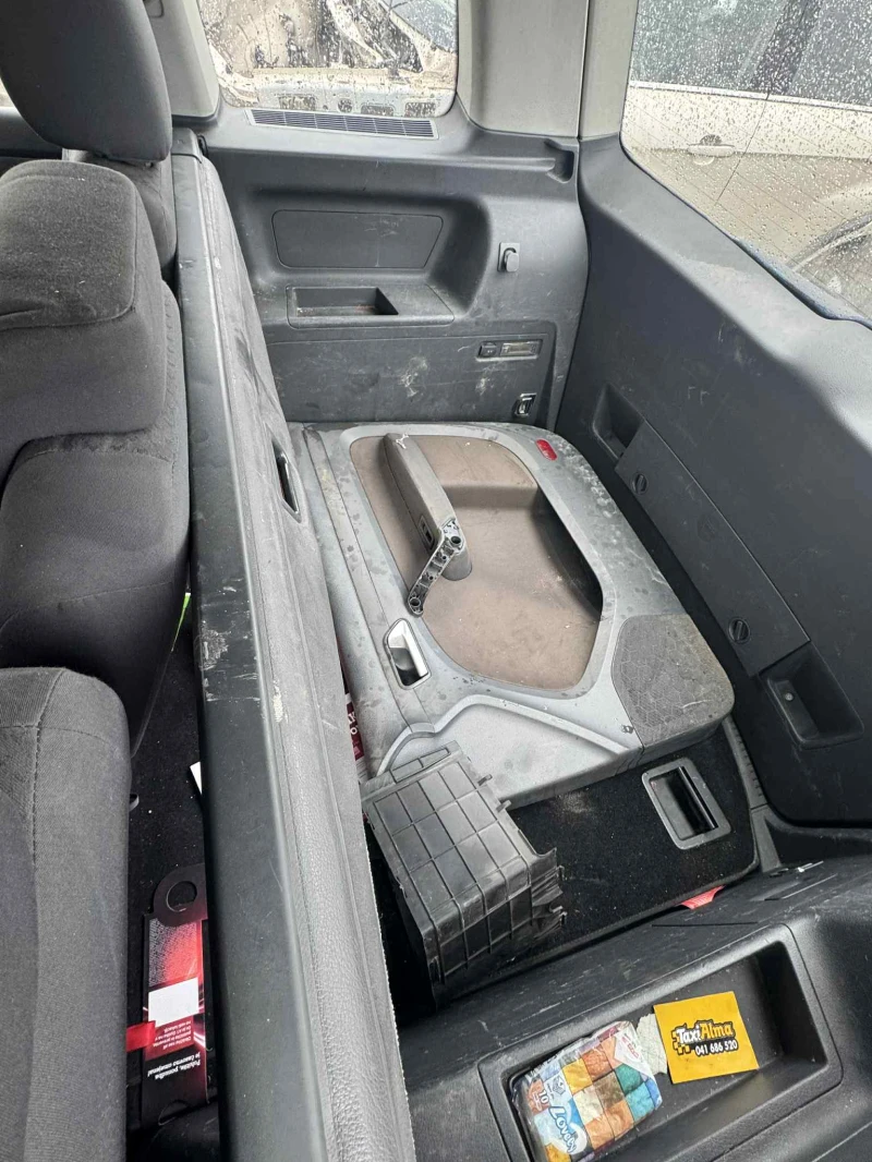 VW Touran 1.9 TDI, снимка 7 - Автомобили и джипове - 53271728