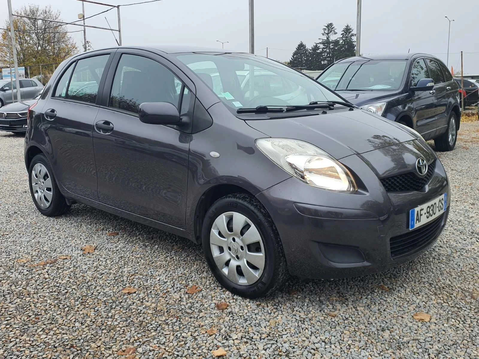 Toyota Yaris 1.3i 6ск. УНИКАТ  - изображение 3