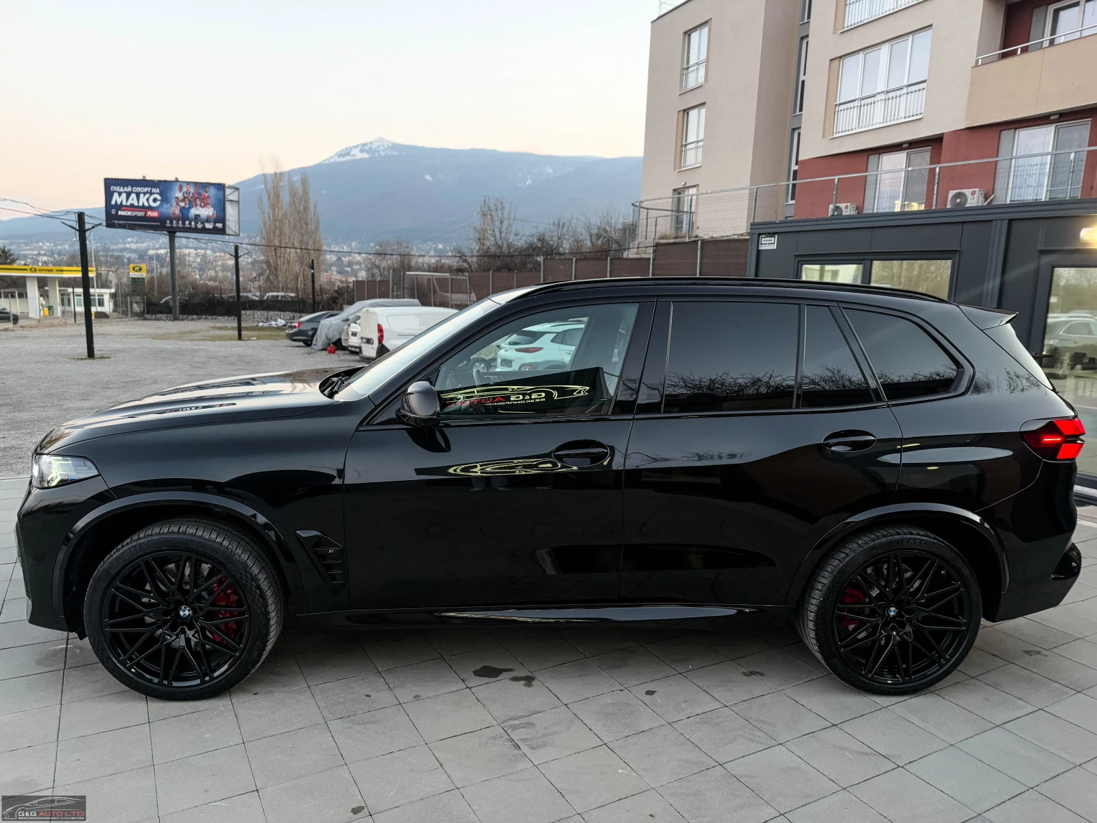 BMW X5M COMPETITON/625HP/B&W/SKY LOUNGE/PANO/360 / - изображение 5