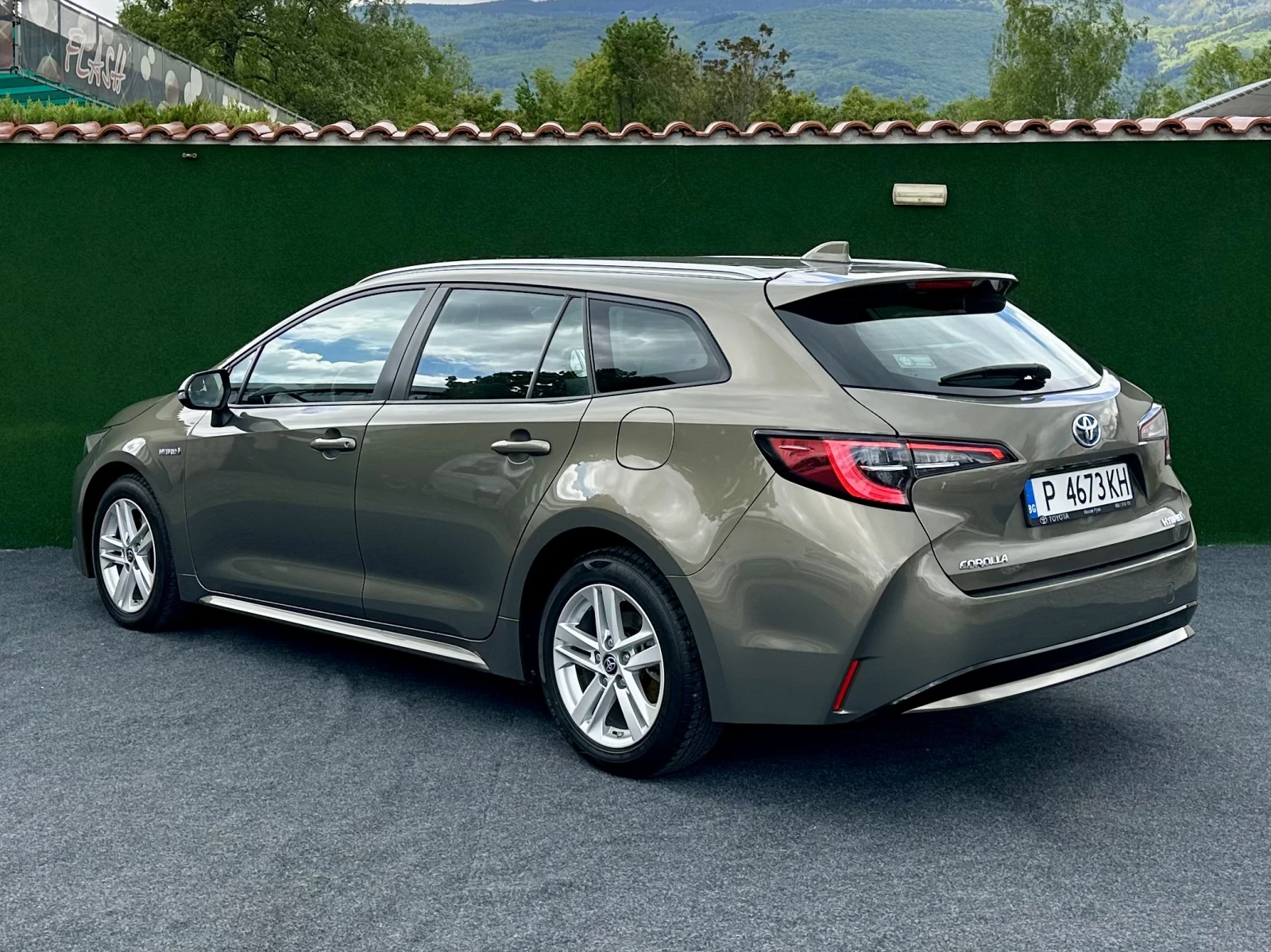 Toyota Corolla 1.8 Hybrid 1ви Собственик ГАРАНЦИЯ - изображение 5