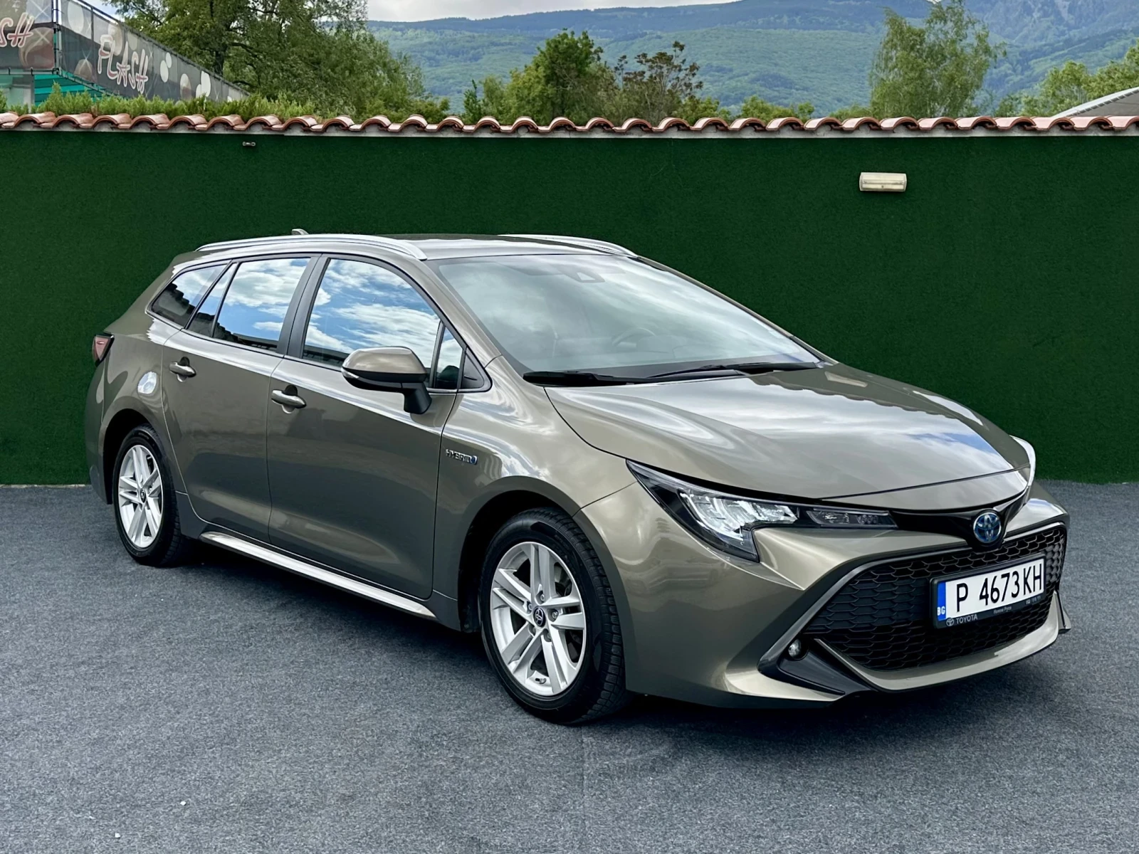 Toyota Corolla 1.8 Hybrid 1ви Собственик ГАРАНЦИЯ - изображение 3