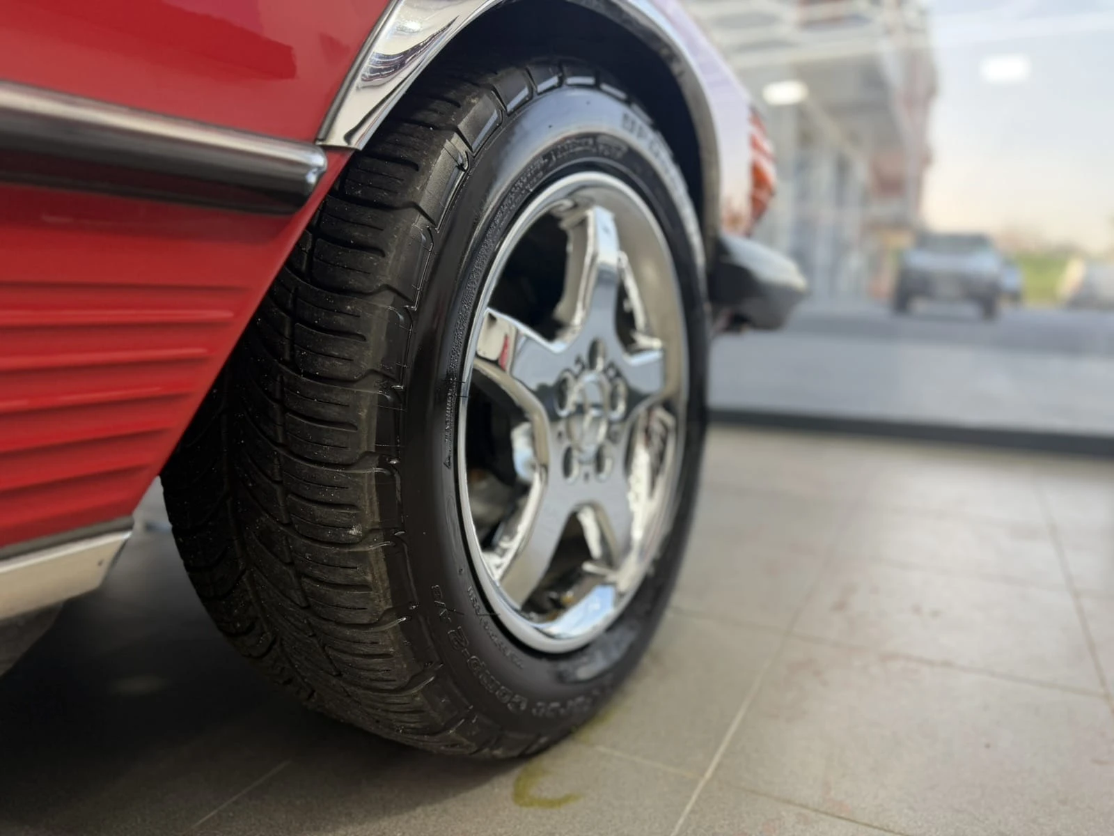 Mercedes-Benz 380, снимка 9 - Автомобили и джипове - 54333567