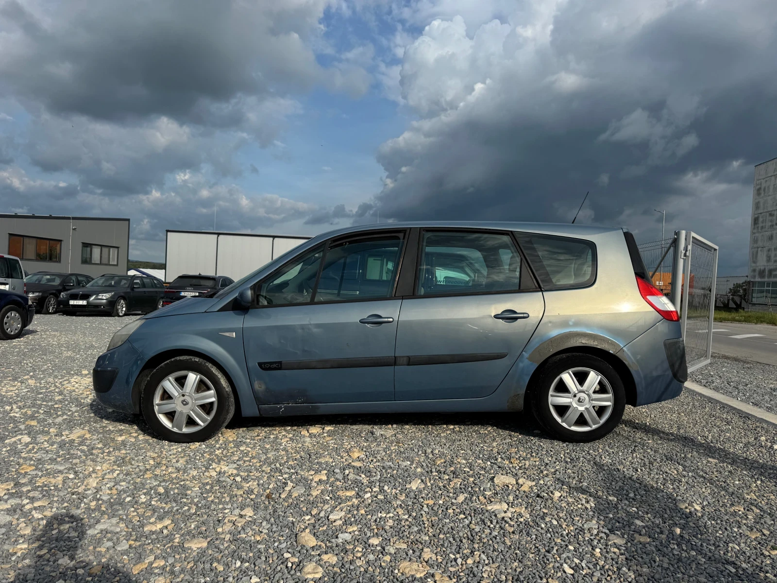 Renault Megane 1.9DCI KLIMATIK, снимка 8 - Автомобили и джипове - 54657137