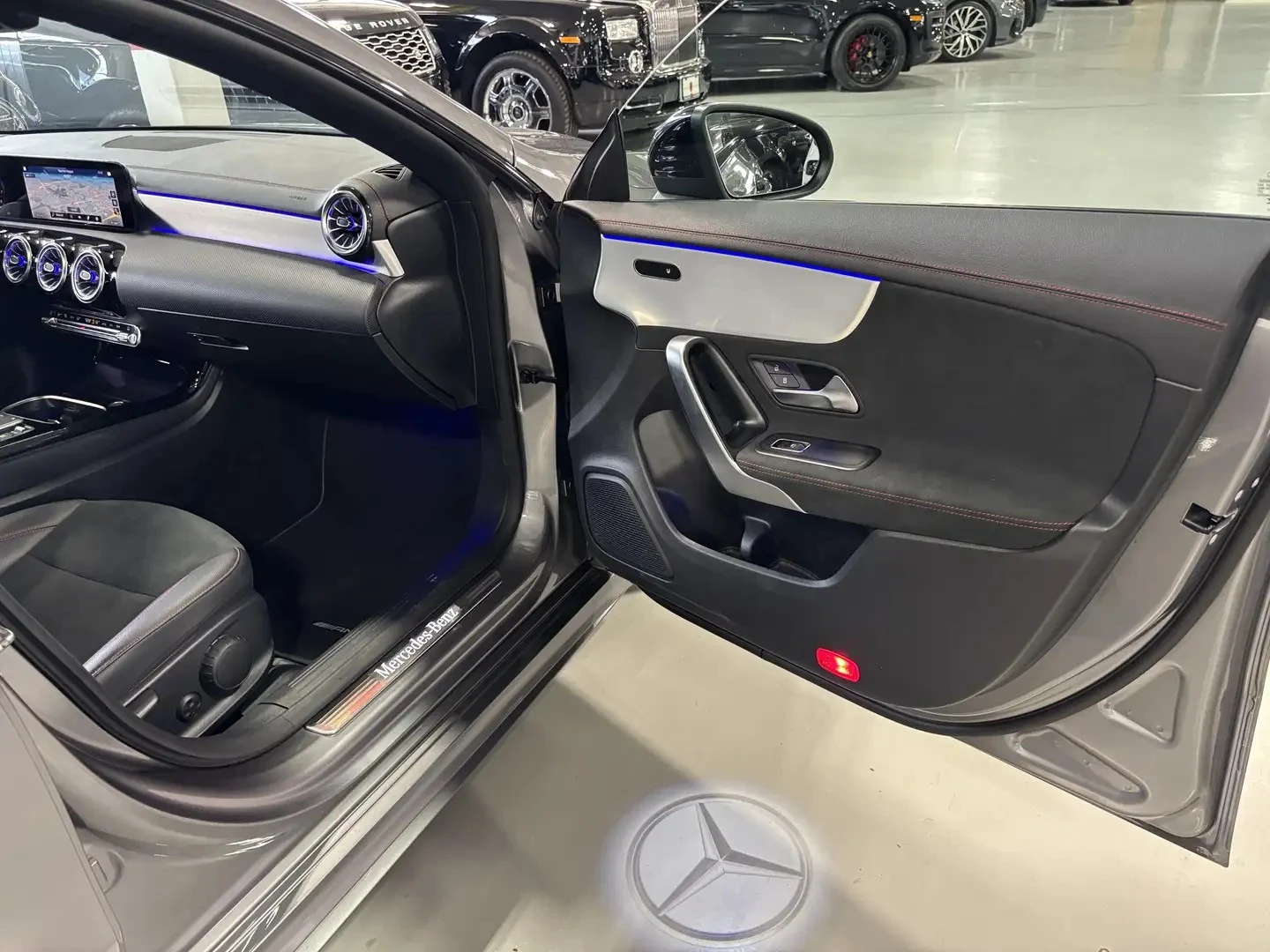 Mercedes-Benz CLA 250 4MATIC* AMG-LINE* PANOROOF* AMBIENT* , снимка 14 - Автомобили и джипове - 55241538