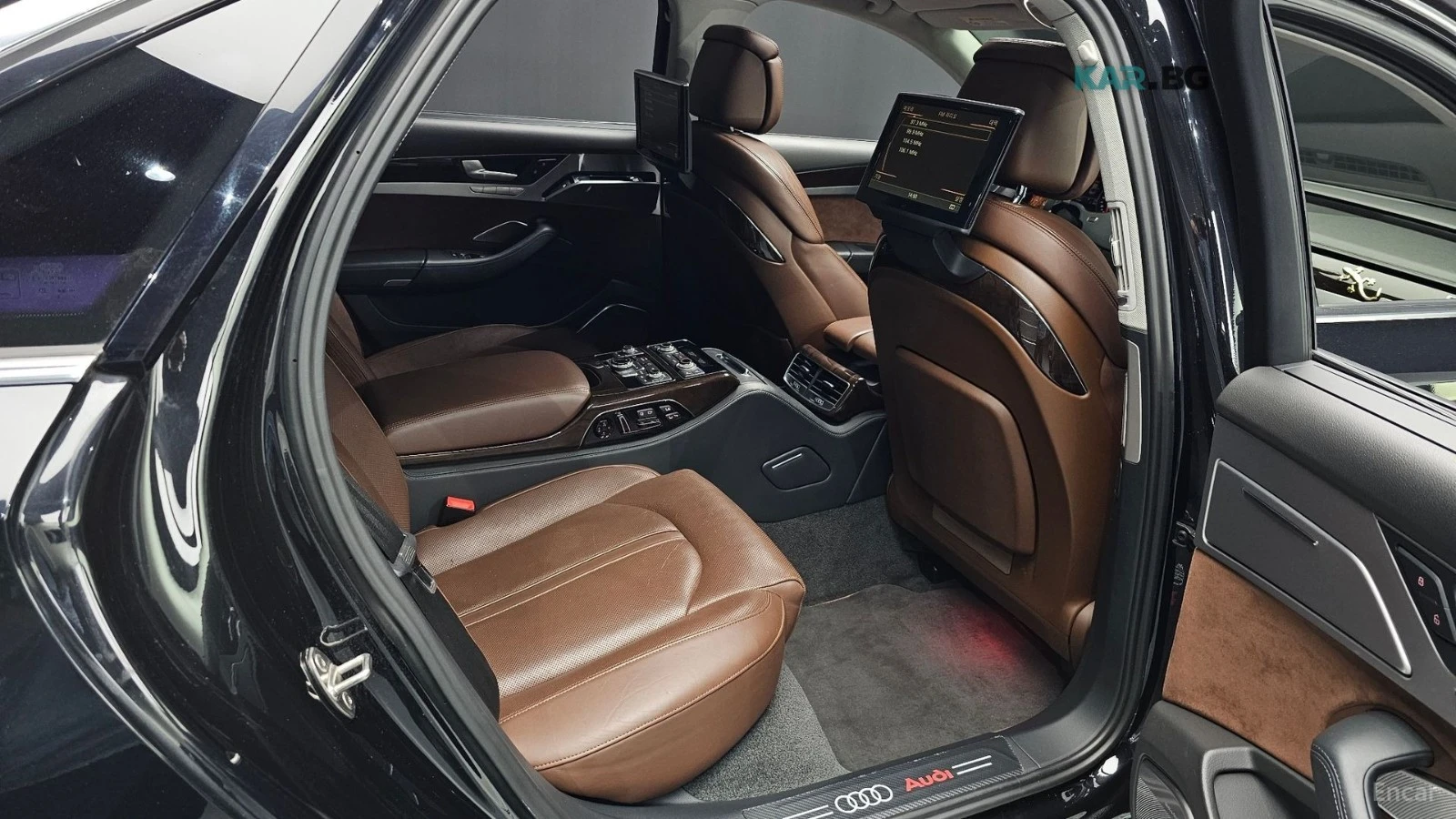 Audi A8 L / 4.0T / DISTRONIC / BUSSINESS PKG / 360 / ФУЛЛ , снимка 11 - Автомобили и джипове - 55265456