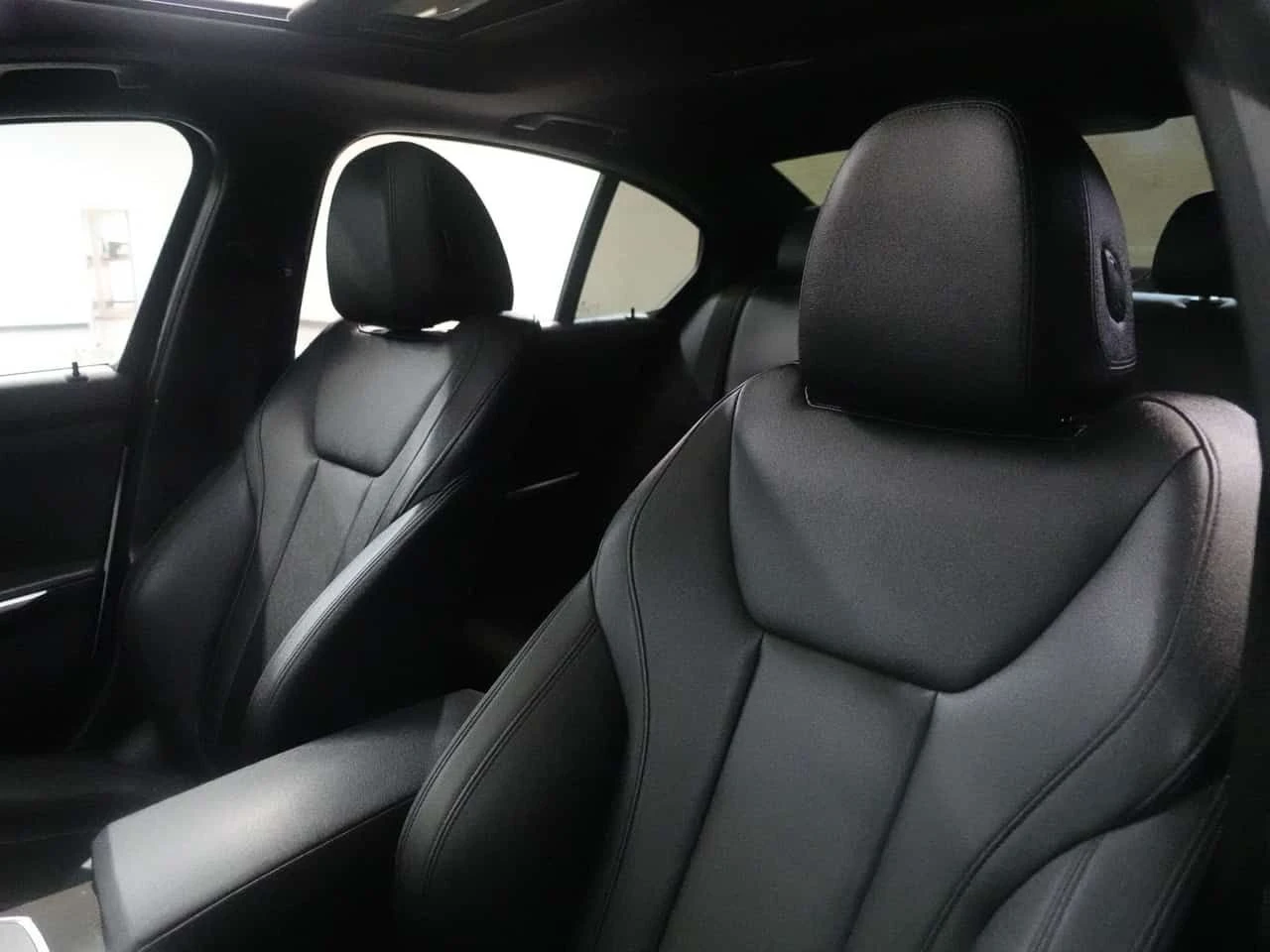 BMW 330 * 330i | xDrive | Nav | Leather | Sunroof | CarPla, снимка 11 - Автомобили и джипове - 55407247