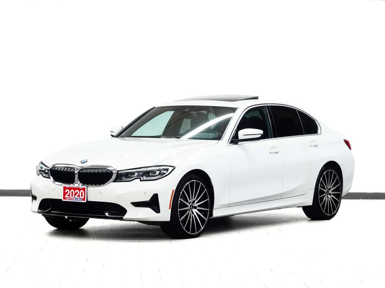 BMW 330 * 330i | xDrive | Nav | Leather | Sunroof | CarPla, снимка 2 - Автомобили и джипове - 55407247