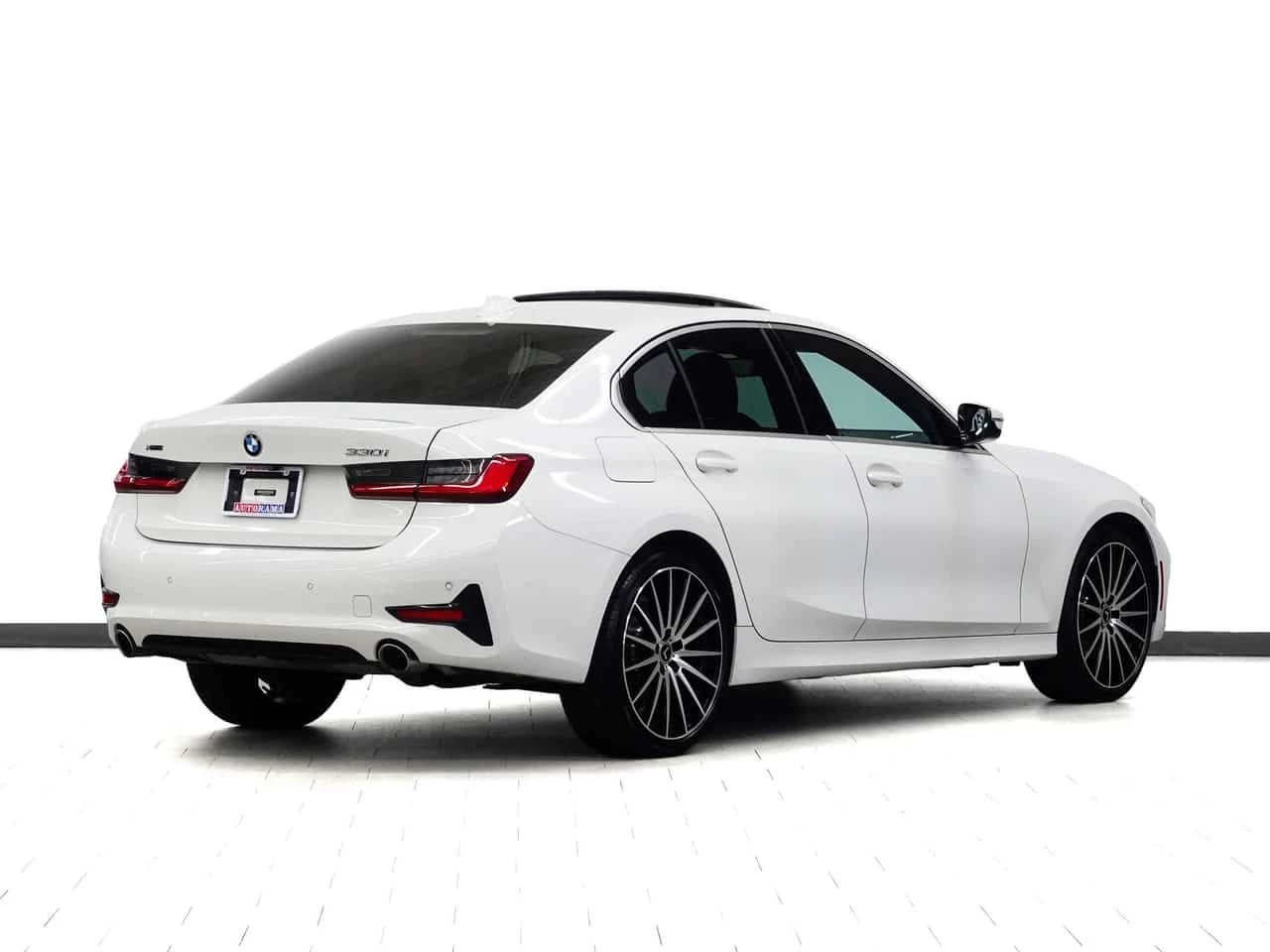 BMW 330 * 330i | xDrive | Nav | Leather | Sunroof | CarPla, снимка 6 - Автомобили и джипове - 55407247