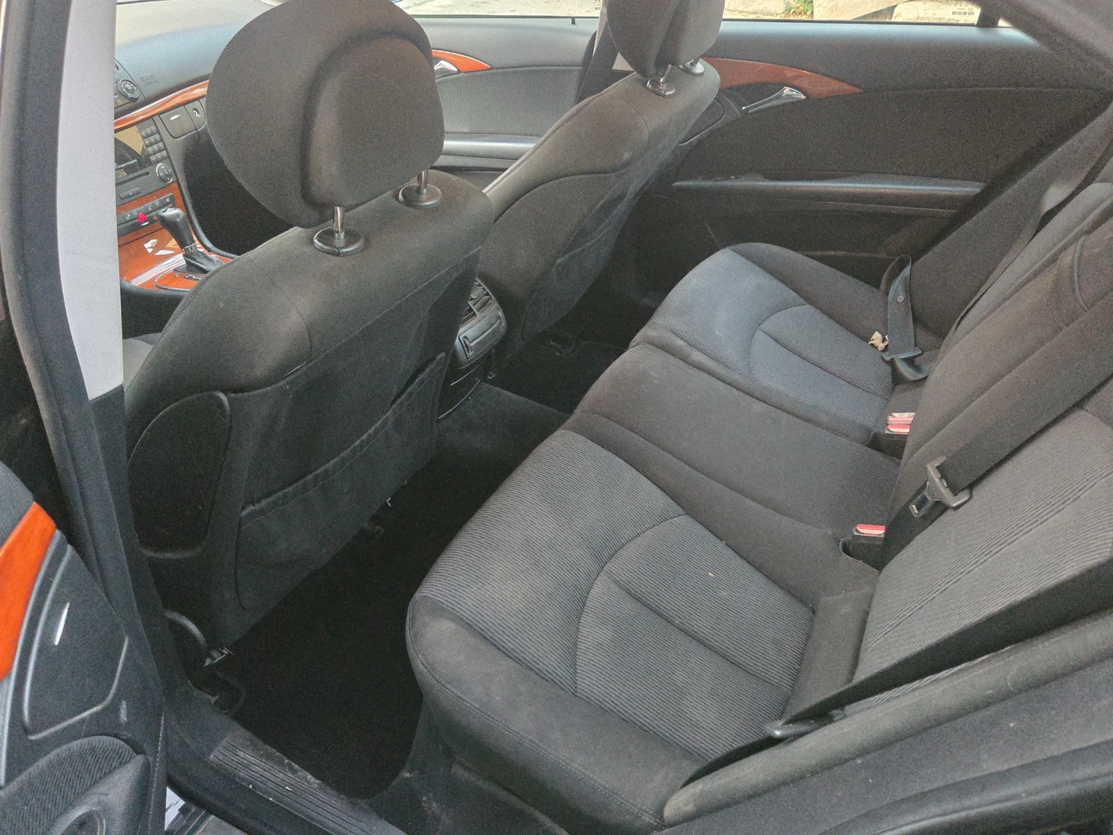 Mercedes-Benz E 200, снимка 10 - Автомобили и джипове - 55648714