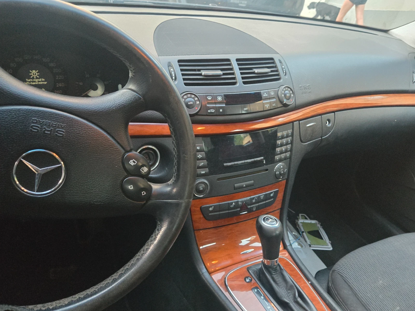 Mercedes-Benz E 200, снимка 7 - Автомобили и джипове - 55648714