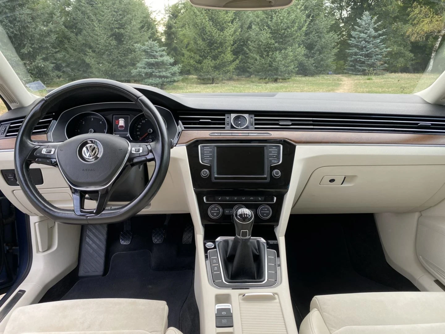 VW Passat B8 VARIANT 2.0 TDI/190 к.с/LED/NAVI/ACC, снимка 8 - Автомобили и джипове - 56293127