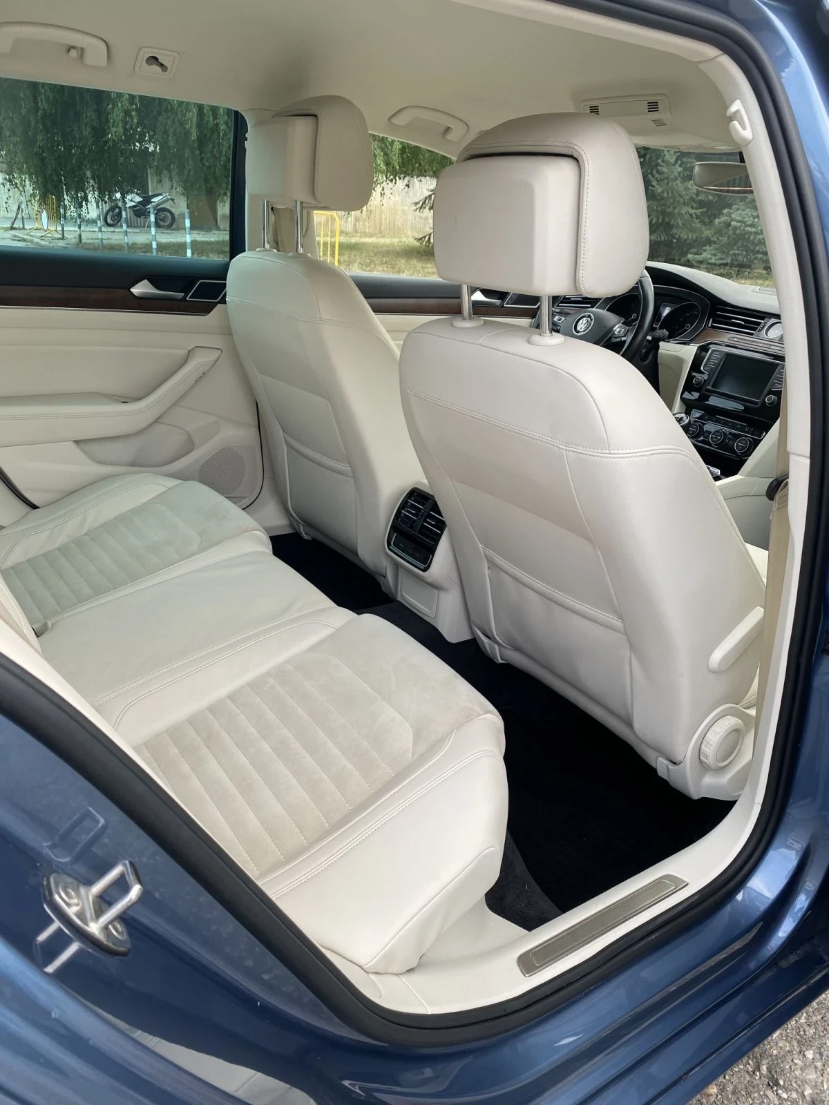VW Passat B8 VARIANT 2.0 TDI/190 к.с/LED/NAVI/ACC, снимка 5 - Автомобили и джипове - 56293127