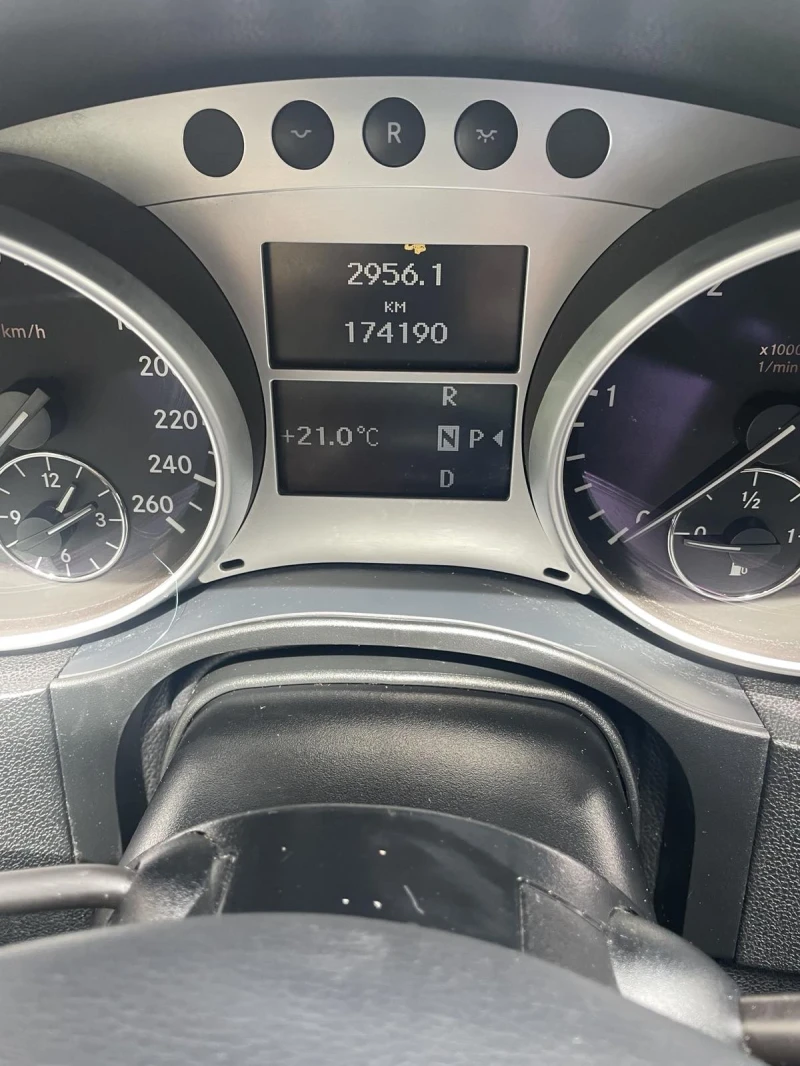 Mercedes-Benz ML 320, снимка 10 - Автомобили и джипове - 52741301