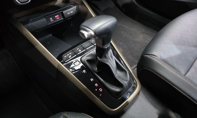 Kia Stonic 1.4 Trendy * НАЙ-ДОБРА ЦЕНА В БЪЛГАРИЯ* , снимка 9 - Автомобили и джипове - 52112464