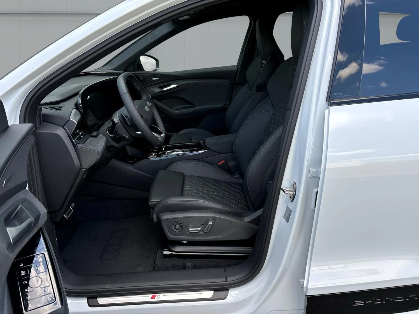 Audi Q6 SQ6 E-TRON/MATRIX/PANO/B&O/HEAD UP/360/ - изображение 10