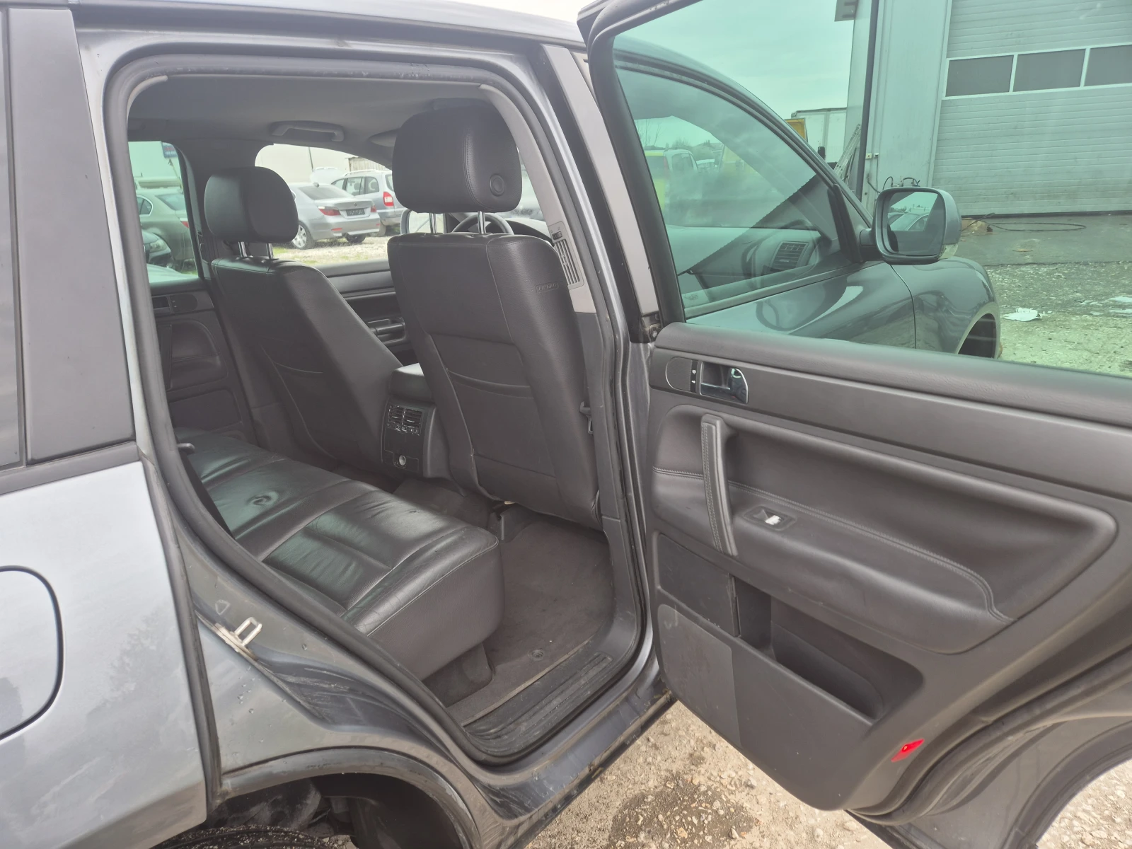 VW Touareg Ръчка 6ск, снимка 13 - Автомобили и джипове - 54168552