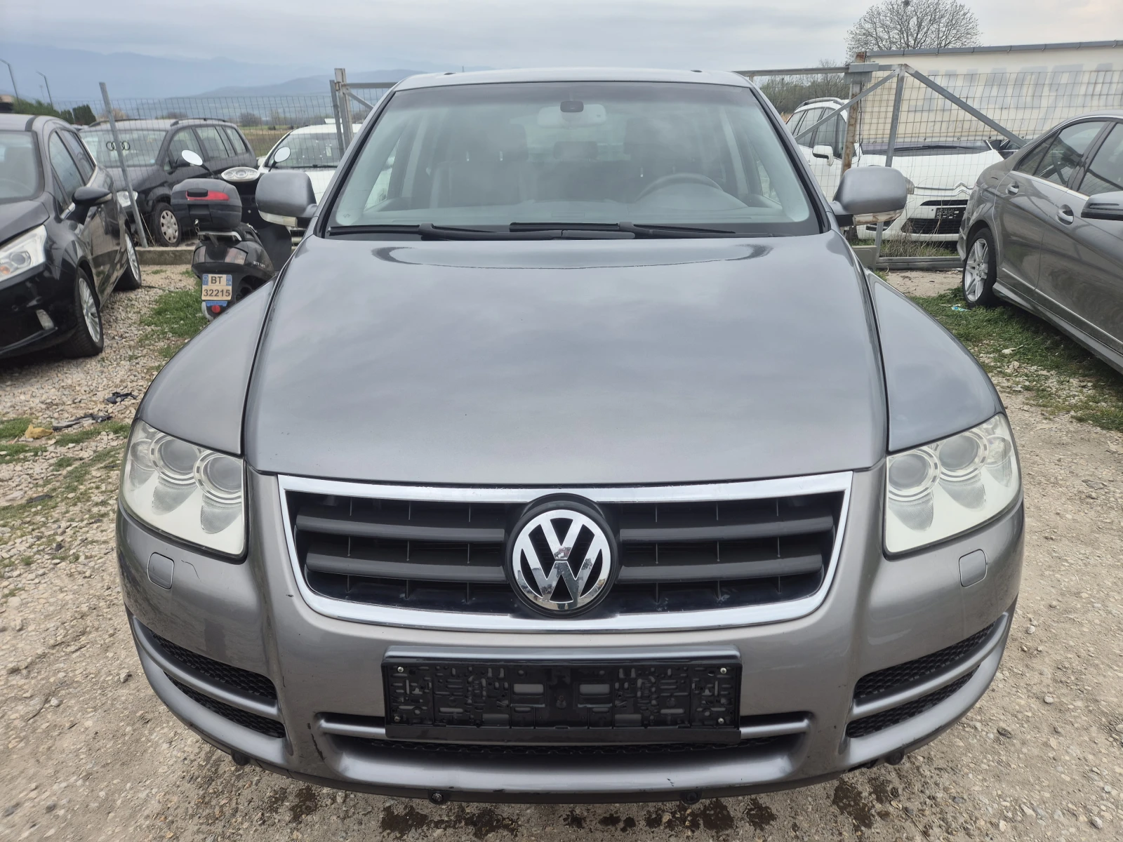 VW Touareg Ръчка 6ск, снимка 2 - Автомобили и джипове - 54168552