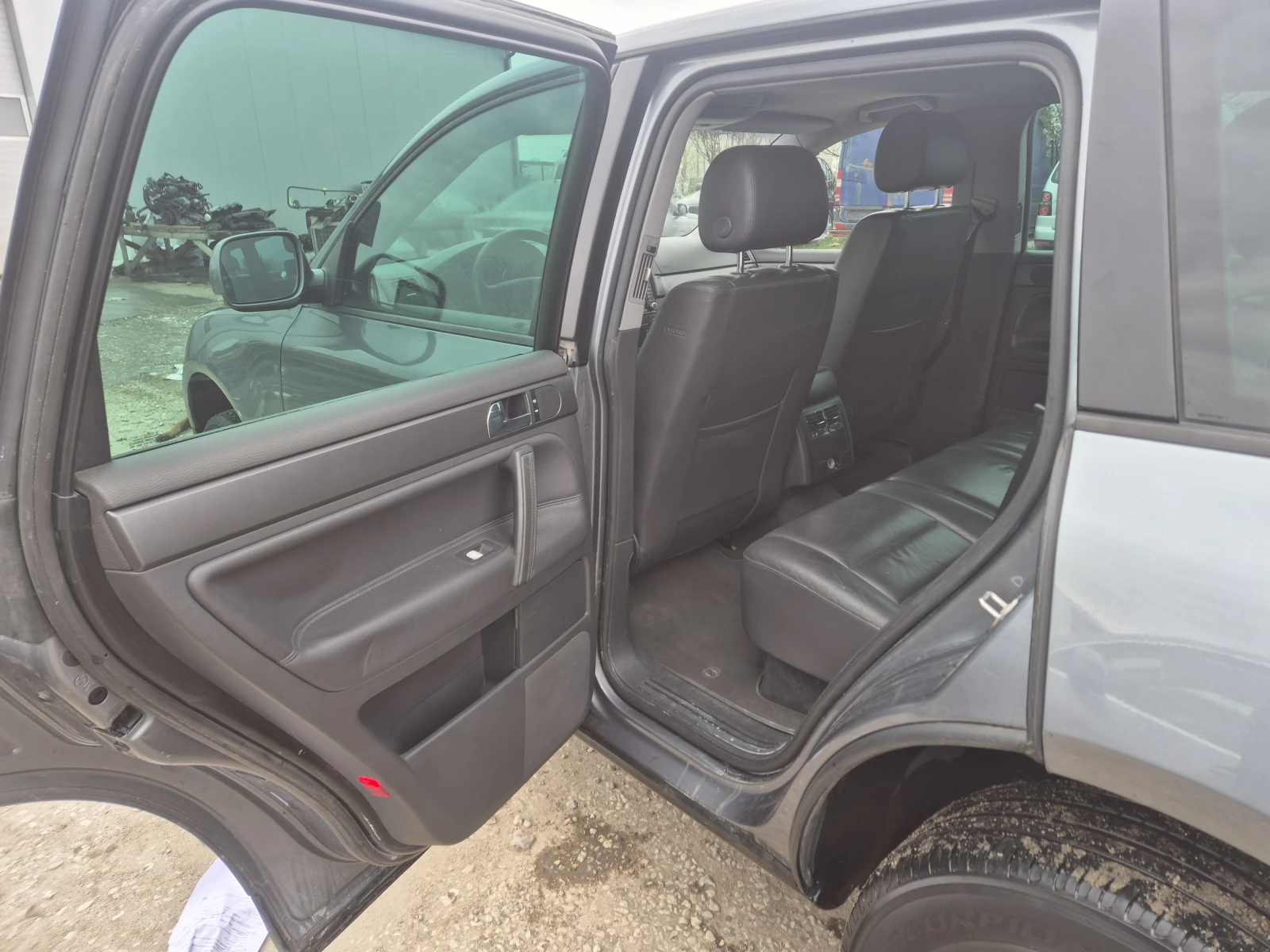 VW Touareg Ръчка 6ск, снимка 12 - Автомобили и джипове - 54168552