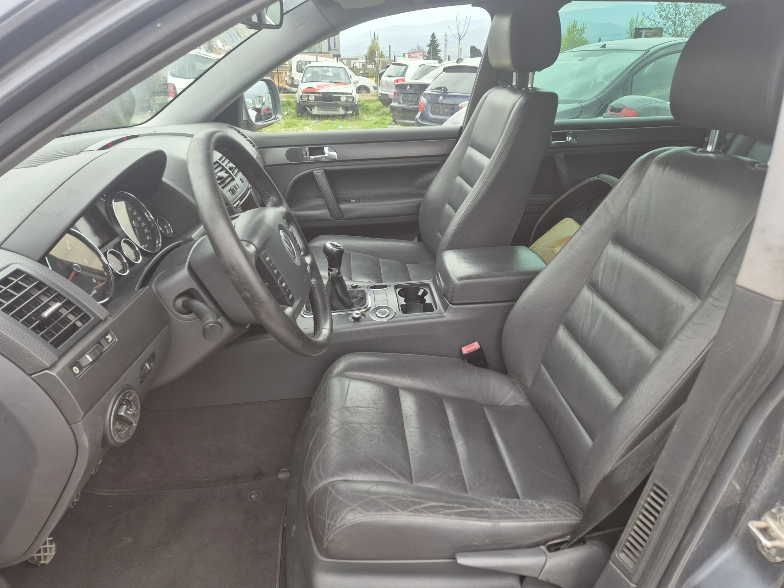 VW Touareg Ръчка 6ск, снимка 10 - Автомобили и джипове - 54168552