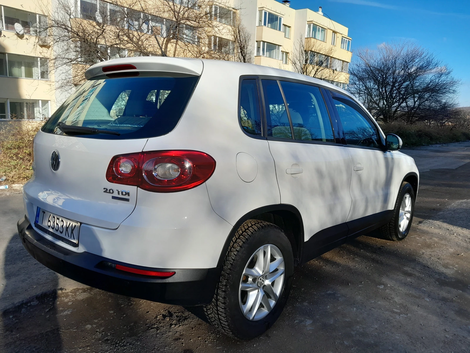 VW Tiguan BLUEMOTION, снимка 4 - Автомобили и джипове - 54293955