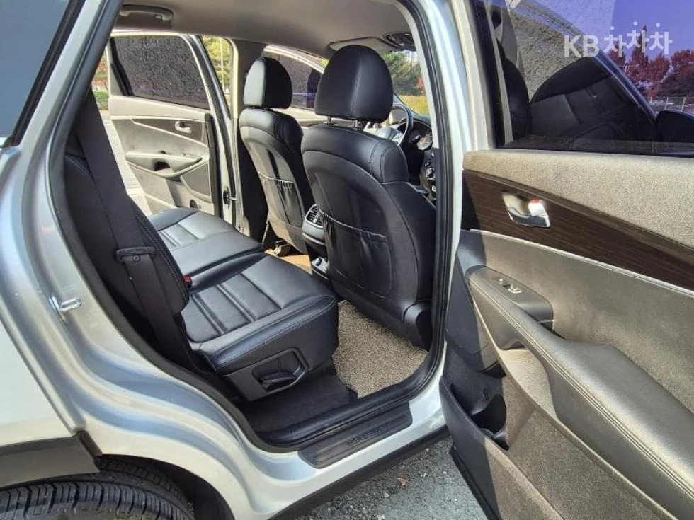 Kia Sorento 2WD, снимка 9 - Автомобили и джипове - 54410535