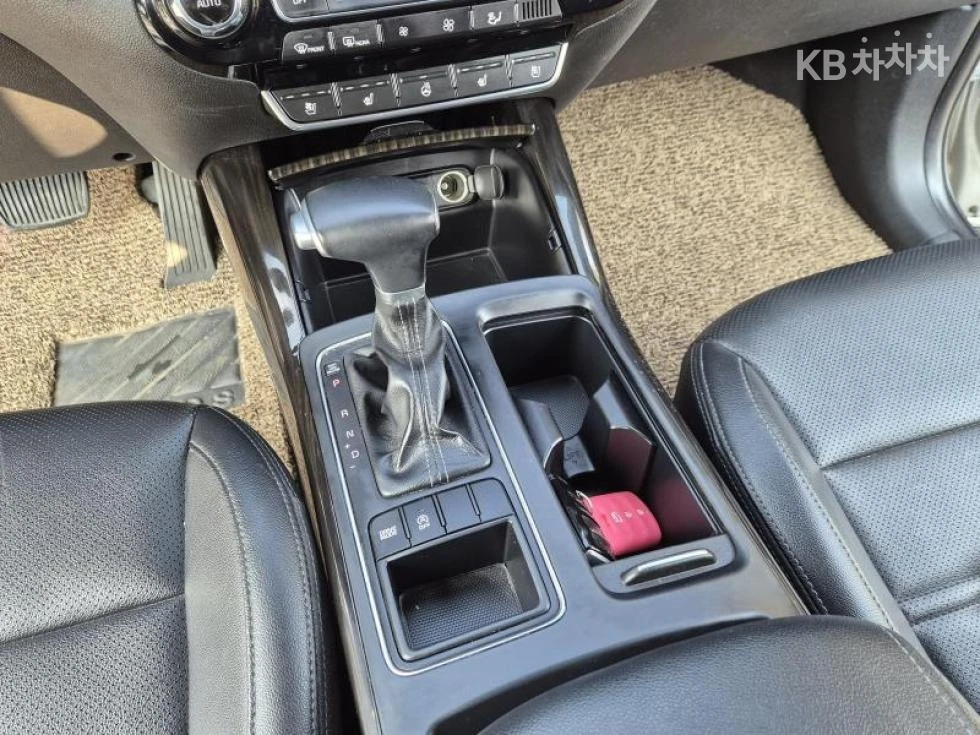 Kia Sorento 2WD, снимка 11 - Автомобили и джипове - 54410535