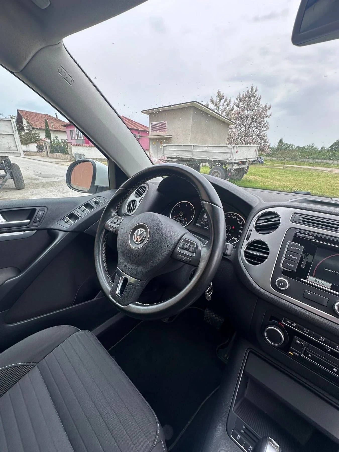 VW Tiguan Cup Sport & Style 2.0 TDI 4x4/Blu* Pano* Navi* Led, снимка 10 - Автомобили и джипове - 55995631