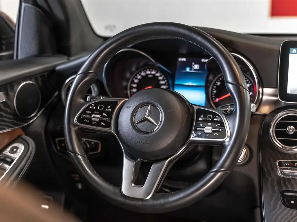 Mercedes-Benz GLC 300 AMG Night PKG| Blind Spot| Pano| Подрев Волан, снимка 6 - Автомобили и джипове - 55589355