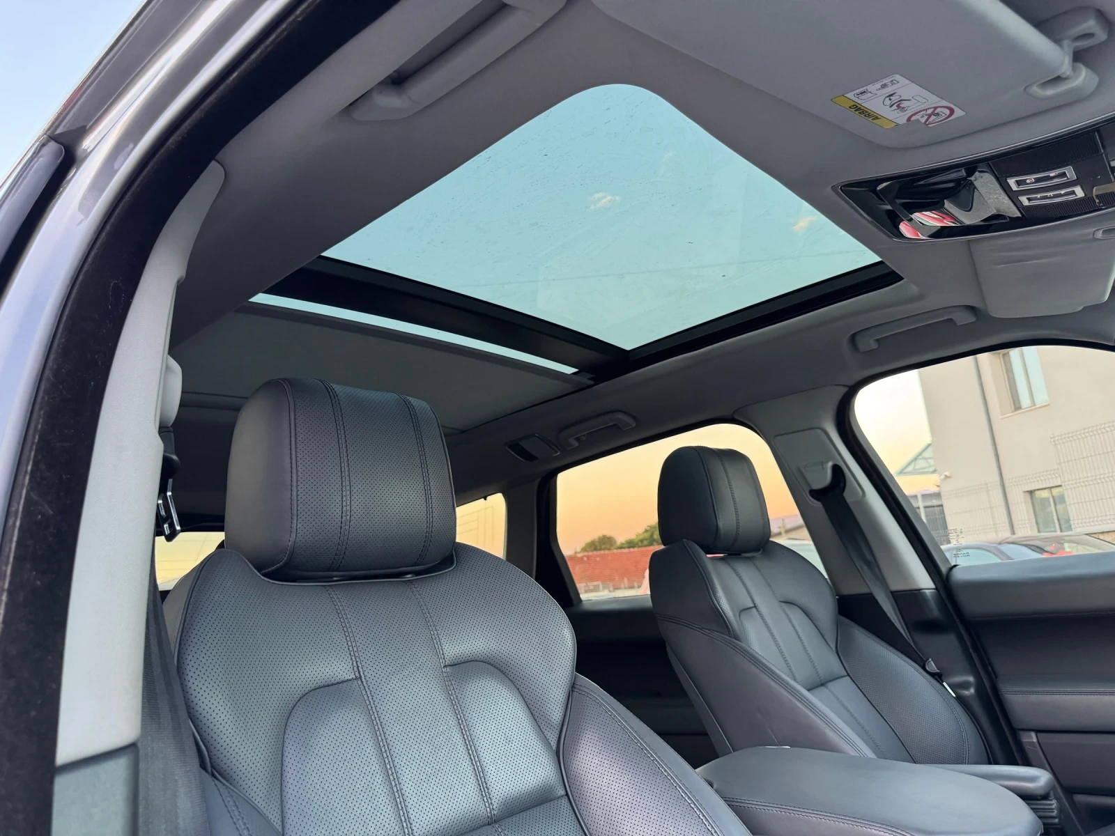 Land Rover Range Rover Sport 3.0D| SHADOW LINE| ГАРАНЦИЯ| ЛИЗИНГ| БАРТЕР, снимка 13 - Автомобили и джипове - 55749617