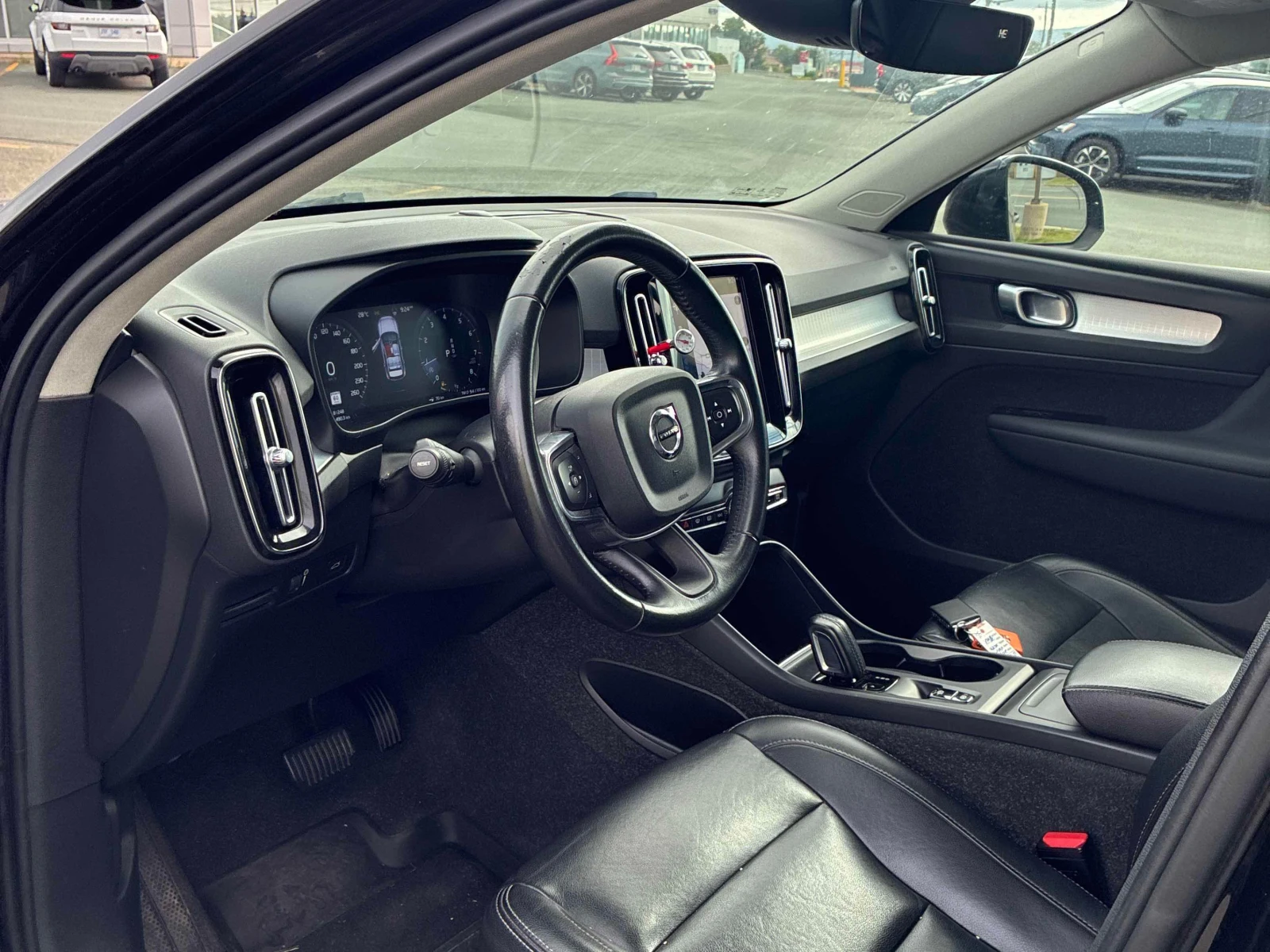 Volvo XC40  Momentum * CARFAX * БЕЗ ПЪРВОНАЧАЛНА ВНОСКА, снимка 5 - Автомобили и джипове - 55884511