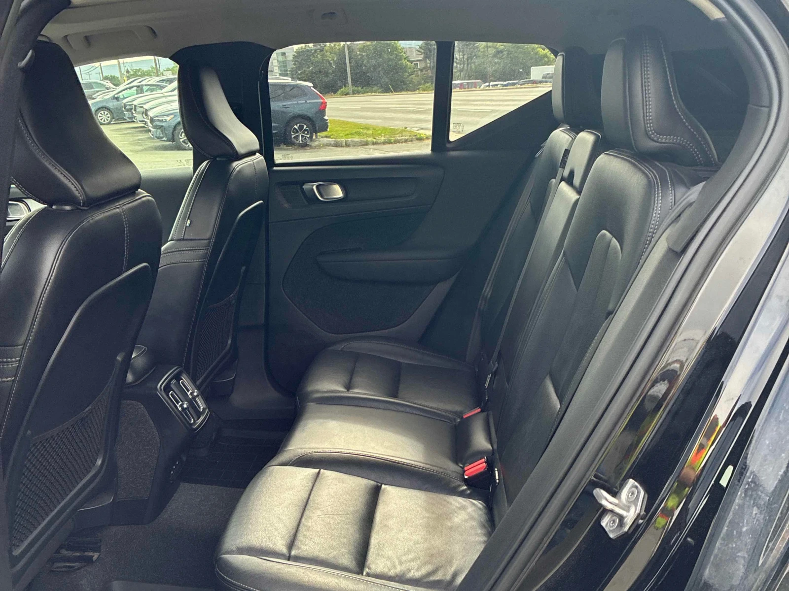 Volvo XC40  Momentum * CARFAX * БЕЗ ПЪРВОНАЧАЛНА ВНОСКА, снимка 13 - Автомобили и джипове - 55884511