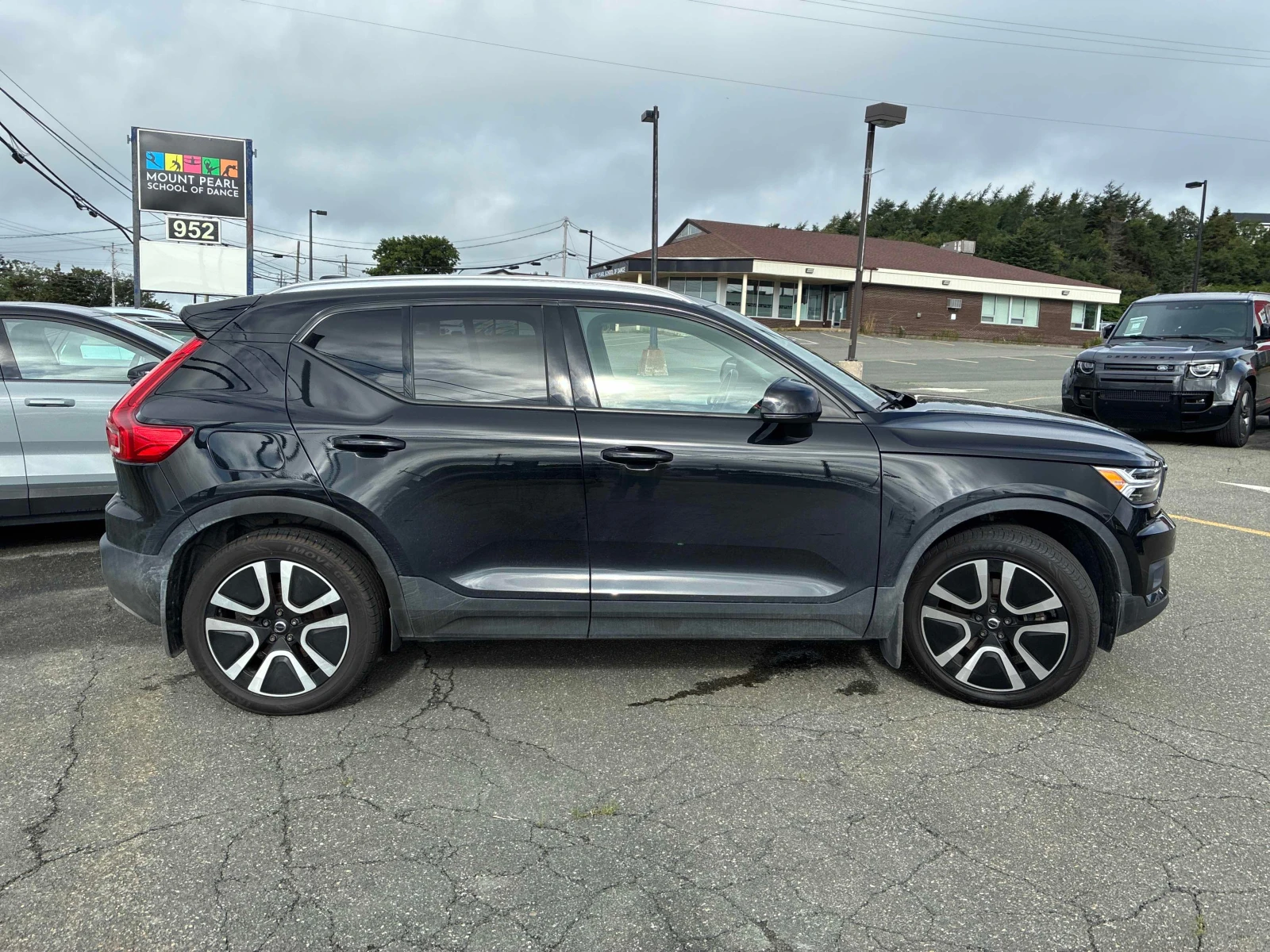 Volvo XC40  Momentum * CARFAX * БЕЗ ПЪРВОНАЧАЛНА ВНОСКА, снимка 3 - Автомобили и джипове - 55884511