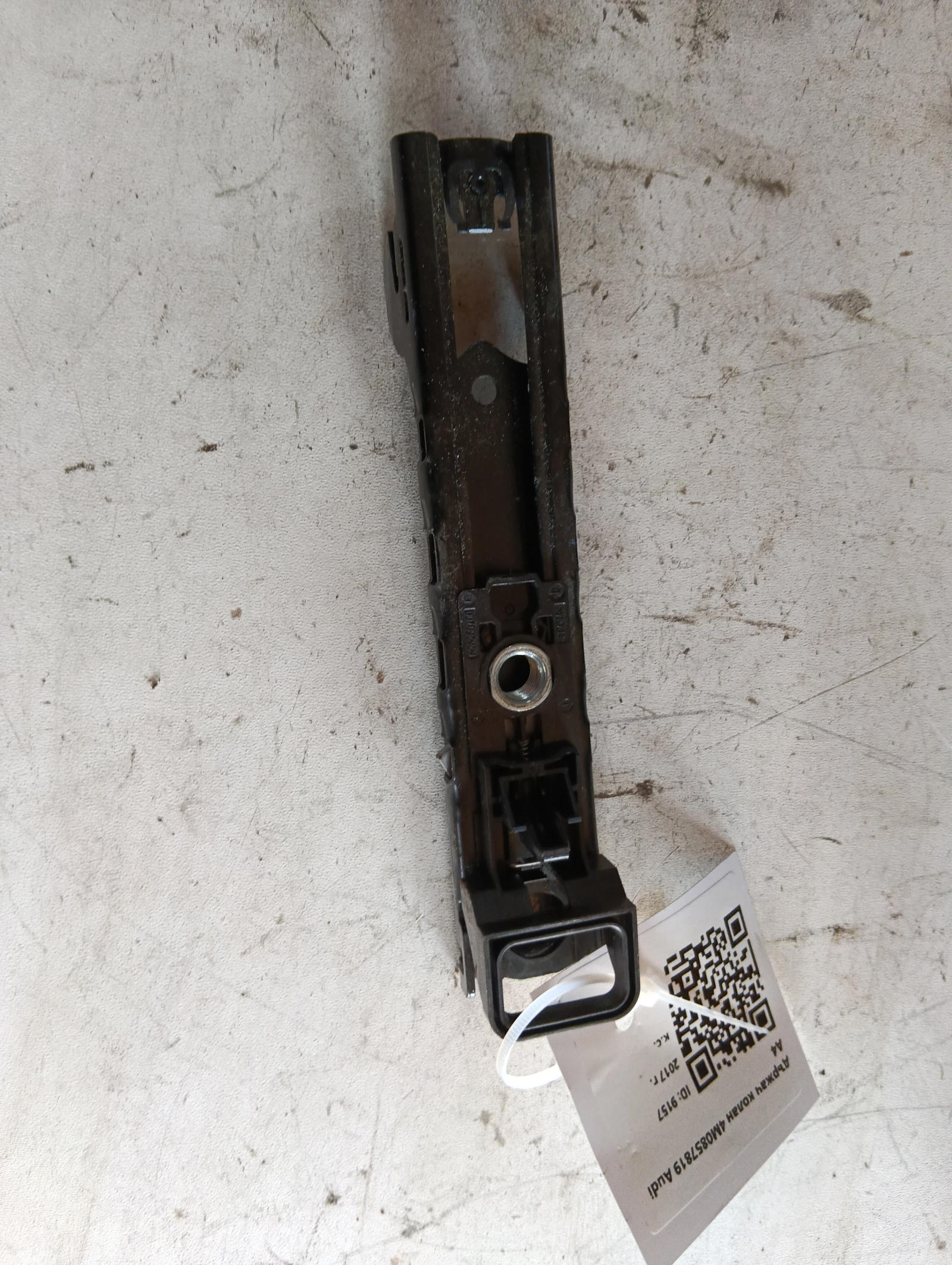 държач колан 4M0857819 Audi A4