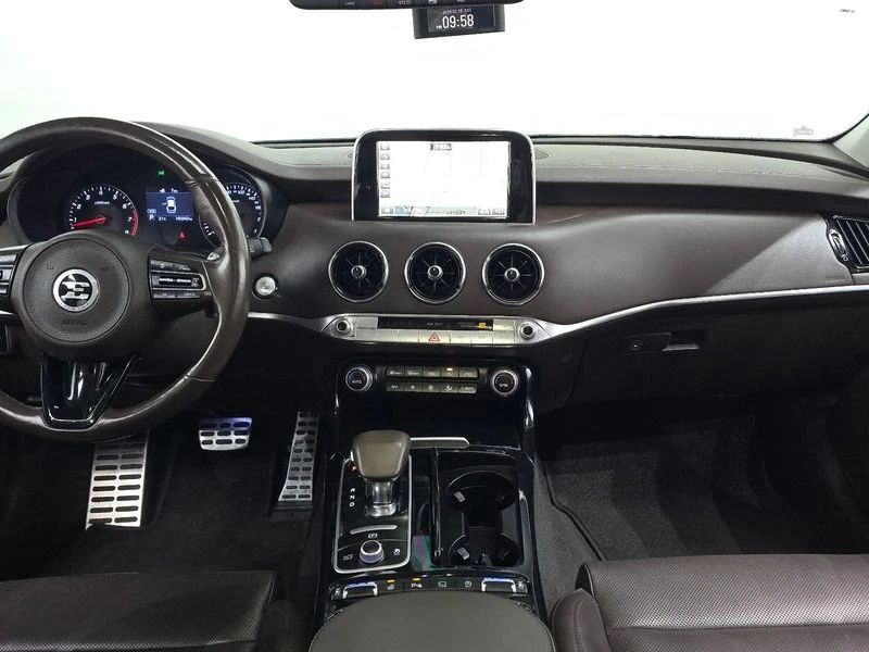 Kia Stinger 3.3 Turbo AWD| 365к.с.| ВКЛ.ТЕХНОТЕСТ, снимка 7 - Автомобили и джипове - 55558524