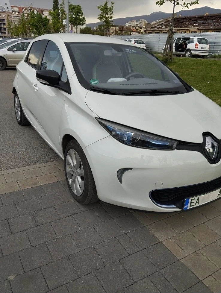 Renault Zoe, снимка 2 - Автомобили и джипове - 55836420