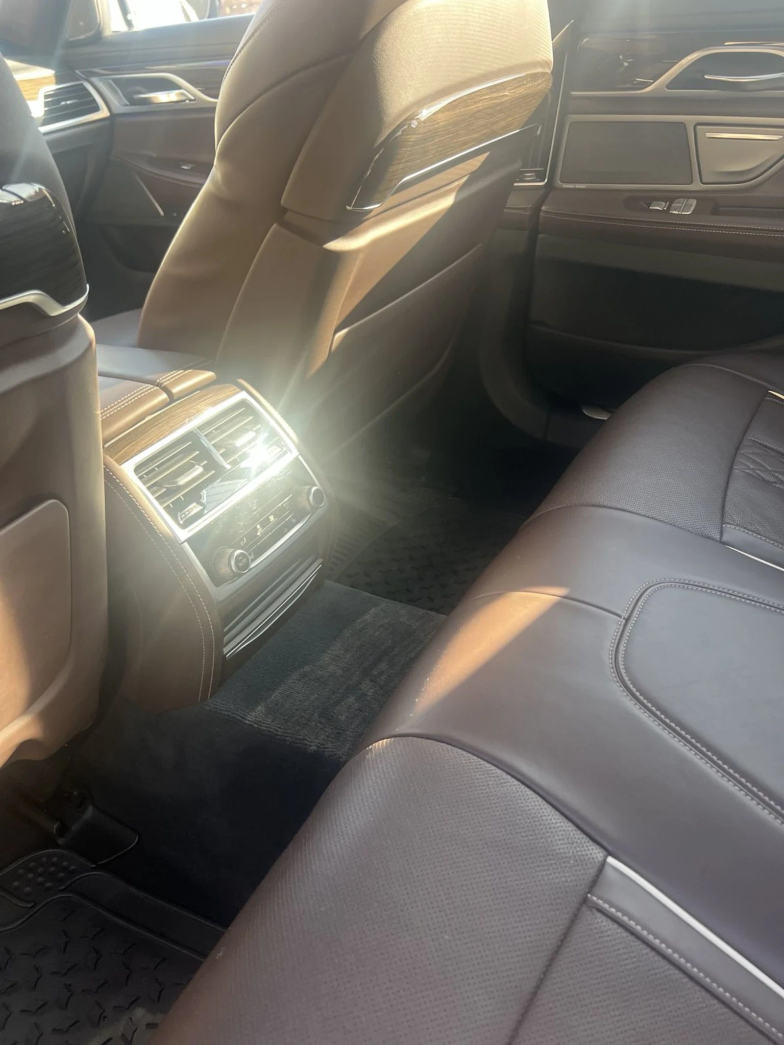 BMW 750 Xdrive - изображение 10