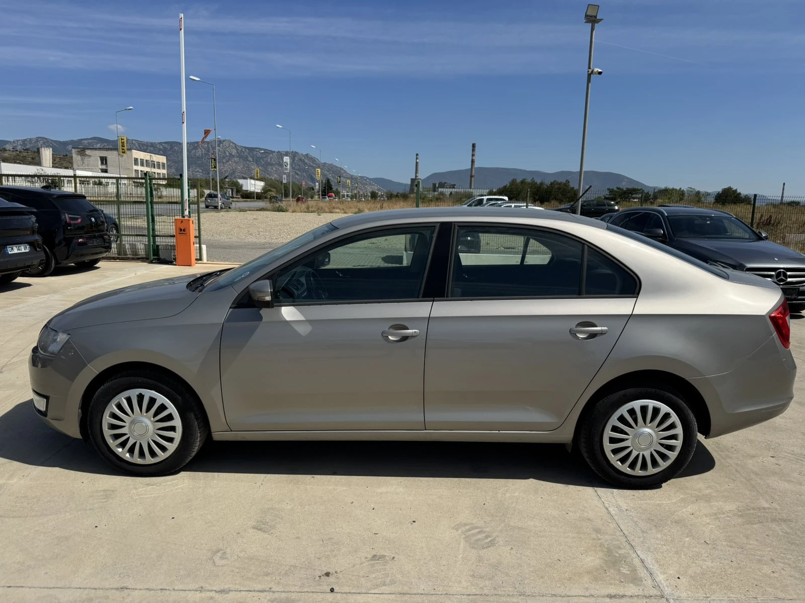 Skoda Rapid 110ps* Климатик* Парктроник*  - изображение 2