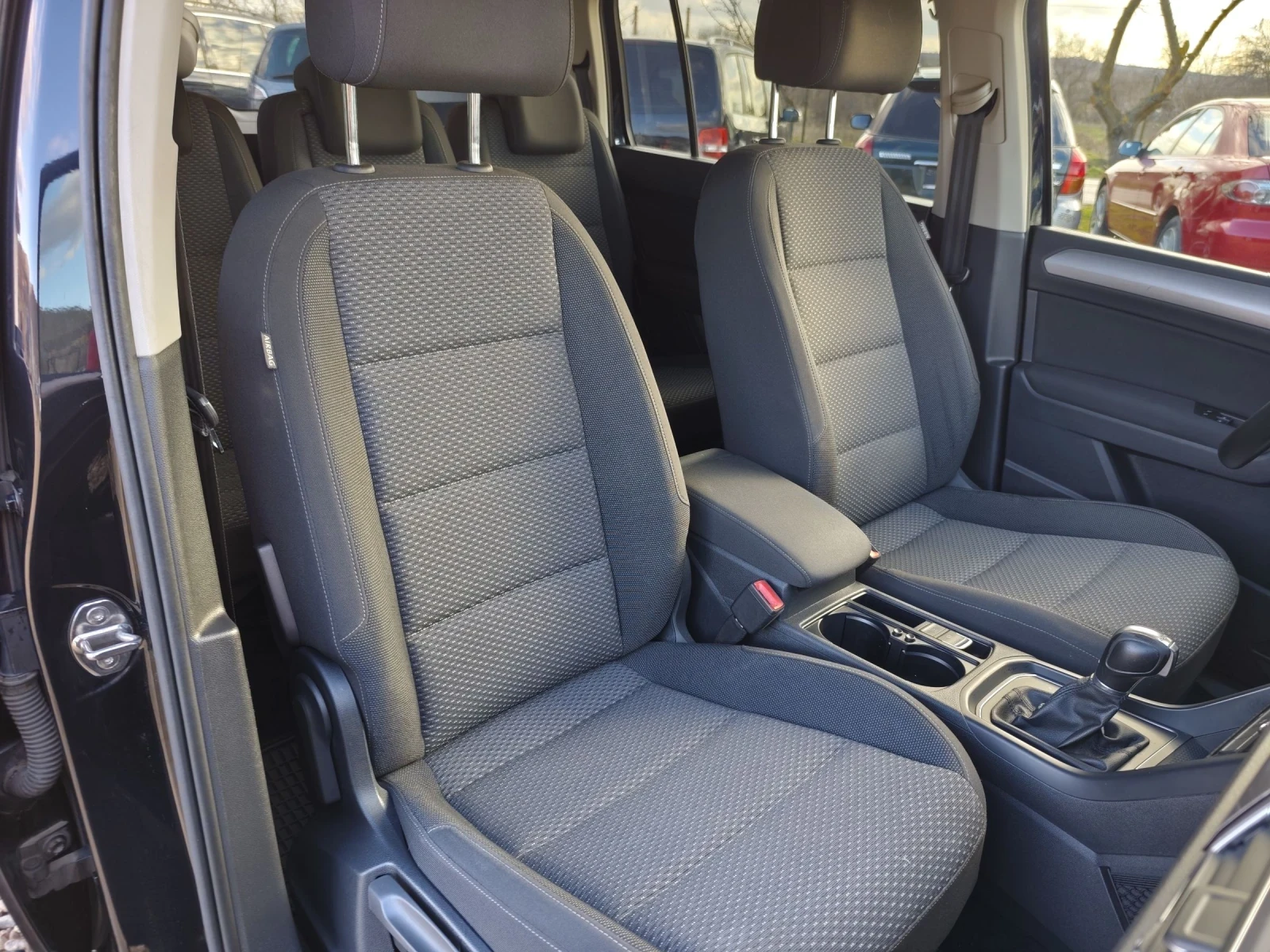 VW Touran 2.0 TDI, 150 к.с. DSG, снимка 14 - Автомобили и джипове - 53287281