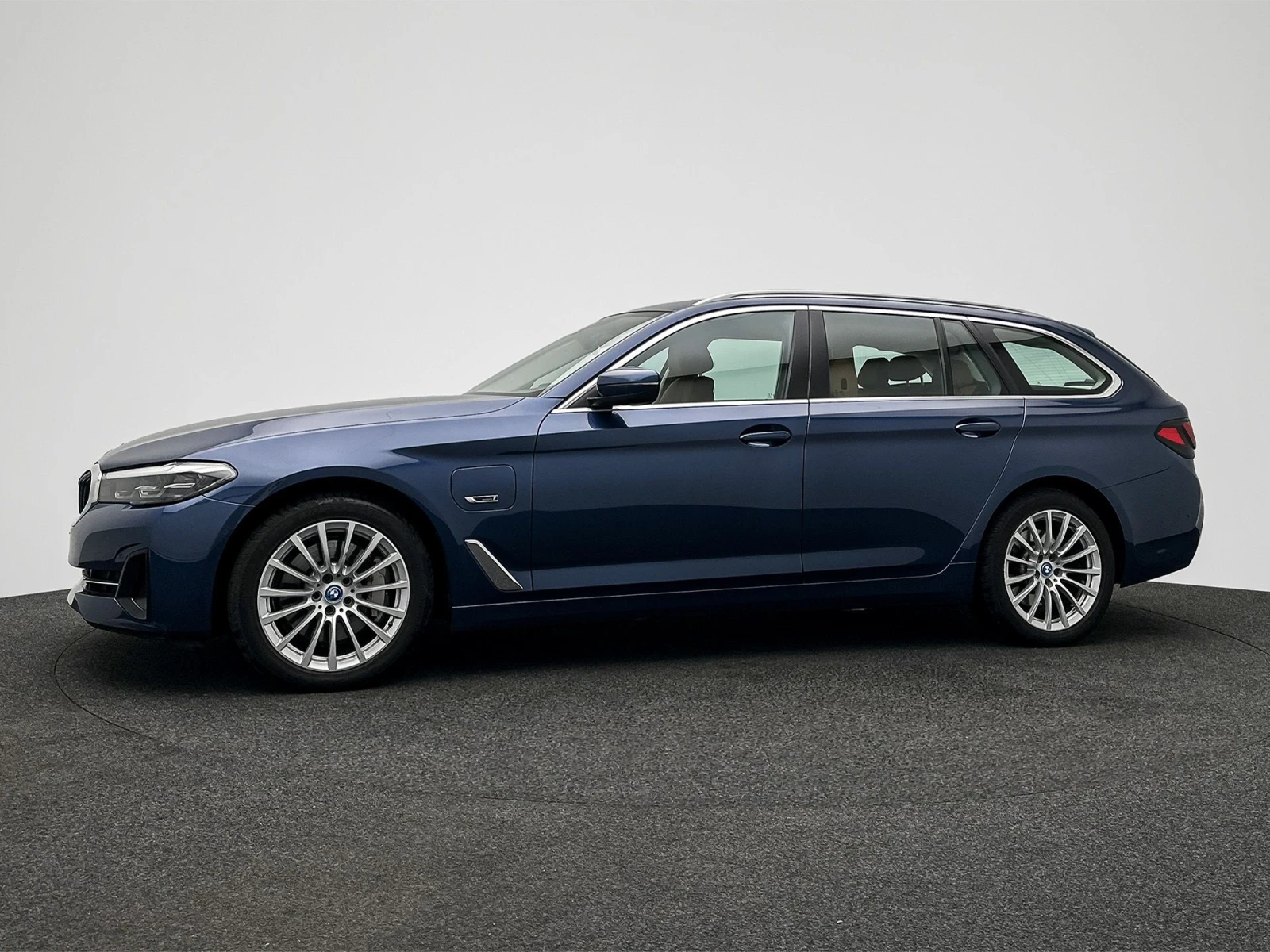 BMW 530E Touring  - xDrive Лизинг - изображение 5