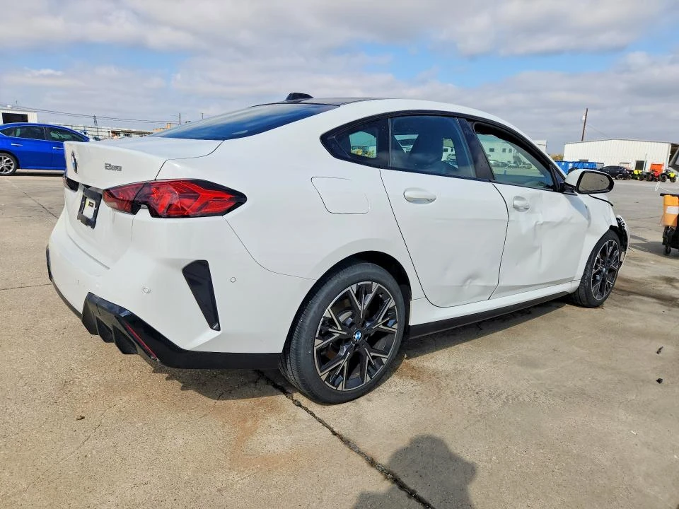 BMW 114 2.0L 4 All Wheel Drive, снимка 3 - Автомобили и джипове - 53891403