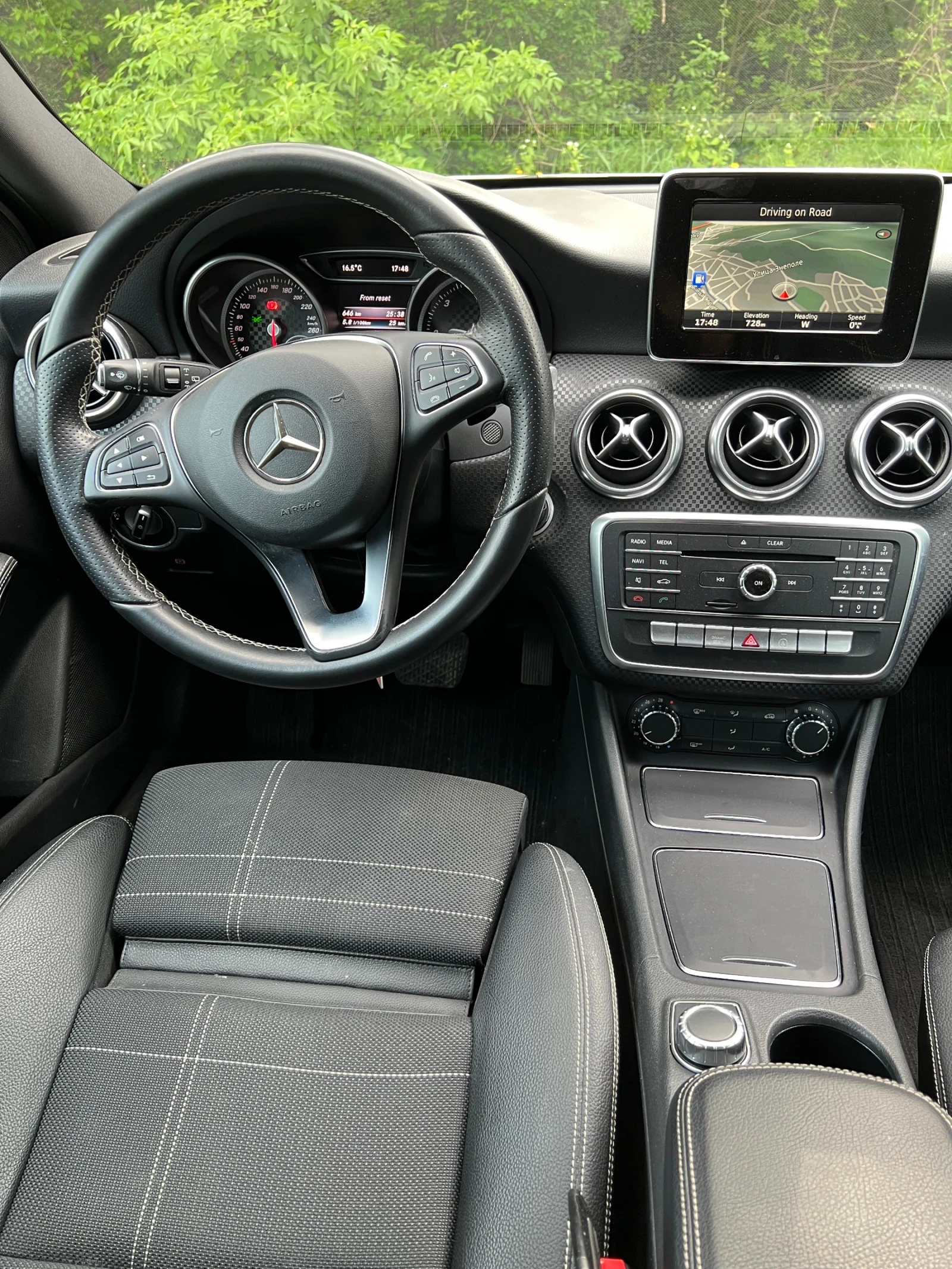 Mercedes-Benz A 180 Автомат, Дистроник, Камера, снимка 8 - Автомобили и джипове - 54445655