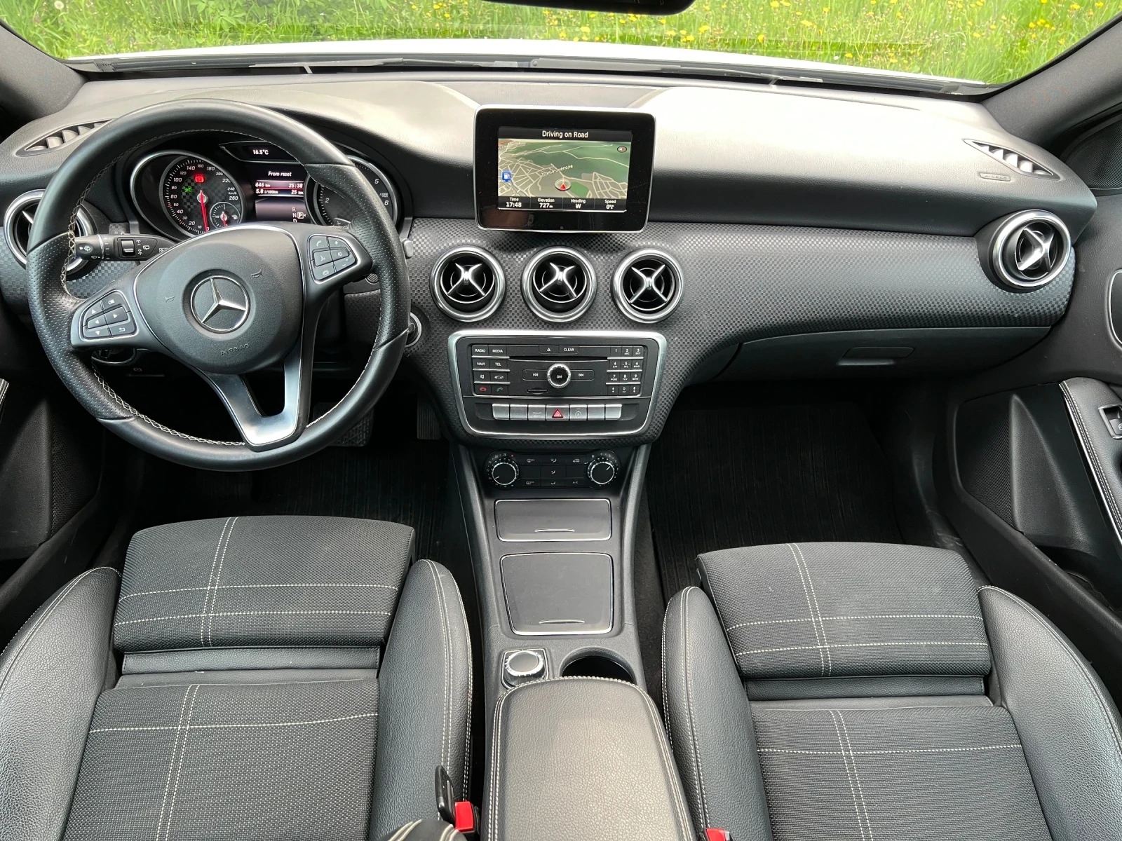 Mercedes-Benz A 180 Автомат, Дистроник, Камера, снимка 7 - Автомобили и джипове - 54445655