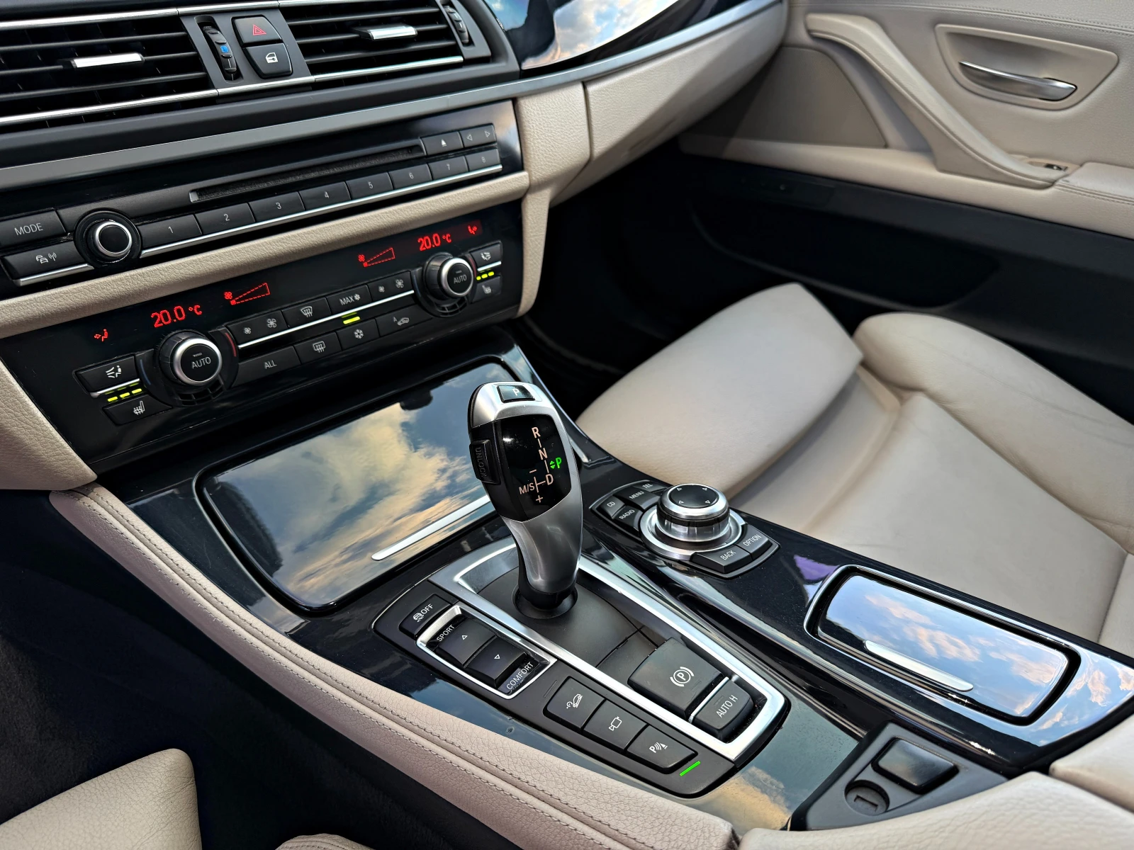 BMW 535 M Pack xDrive Head Up Memory 360cam 3TV Keyless, снимка 14 - Автомобили и джипове - 55166080
