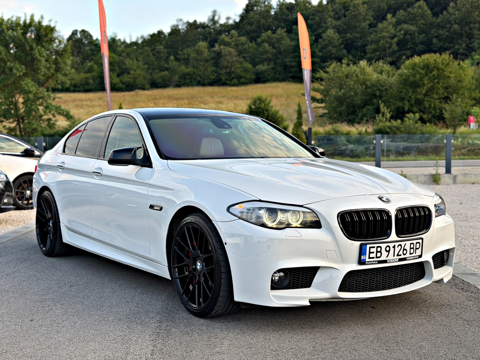 BMW 535 M Pack xDrive Head Up Memory 360cam 3TV Keyless, снимка 2 - Автомобили и джипове - 55166080