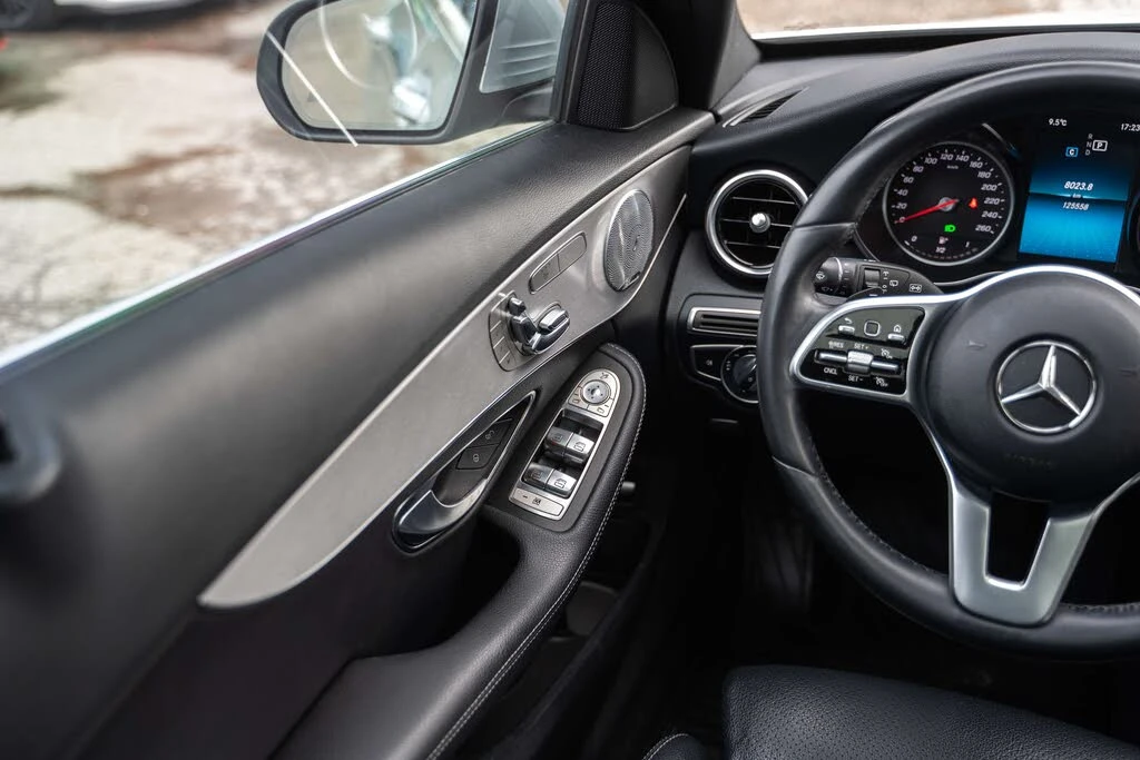 Mercedes-Benz C 300 4MATIC, снимка 14 - Автомобили и джипове - 55264360