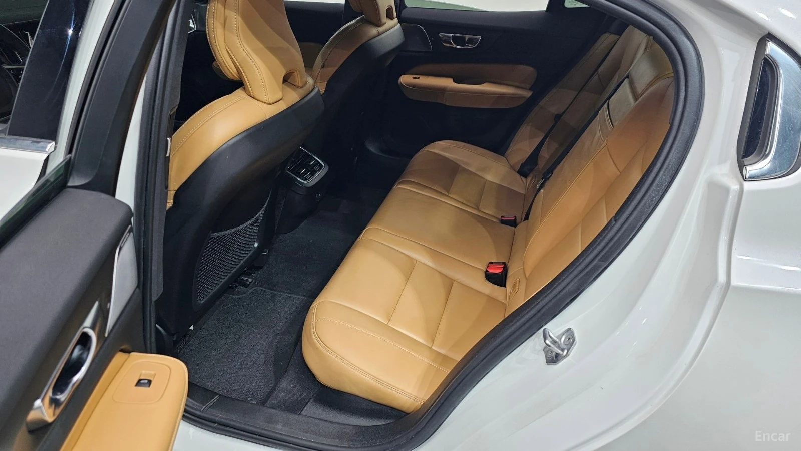 Volvo S60 * B5* ПАНО* KEYLESS* Camera* ПОДГРЕВ* 360* , снимка 13 - Автомобили и джипове - 55584857