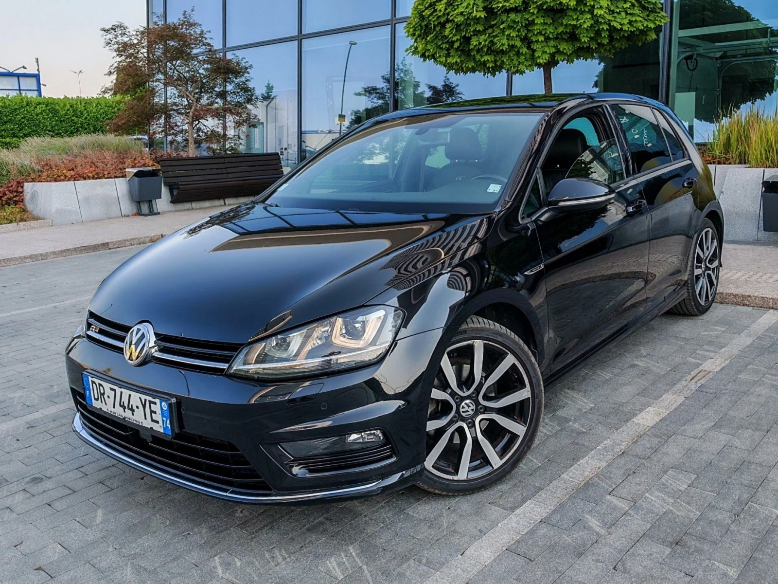 VW Golf * R LINE * ЮБИЛЕЕН * EDITION 40  - 152/400 * , снимка 2 - Автомобили и джипове - 55828994