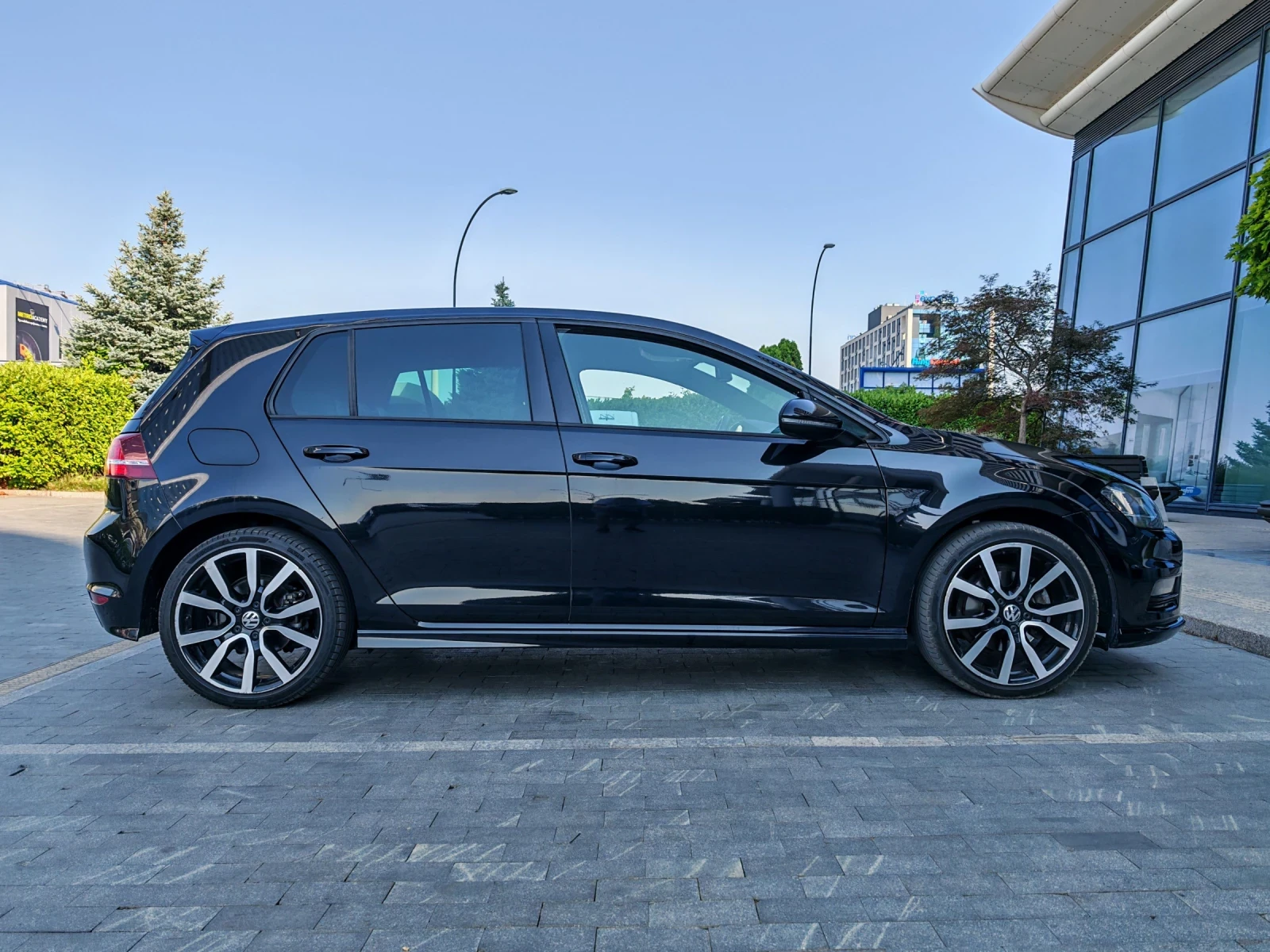 VW Golf * R LINE * ЮБИЛЕЕН * EDITION 40  - 152/400 * , снимка 6 - Автомобили и джипове - 55828994