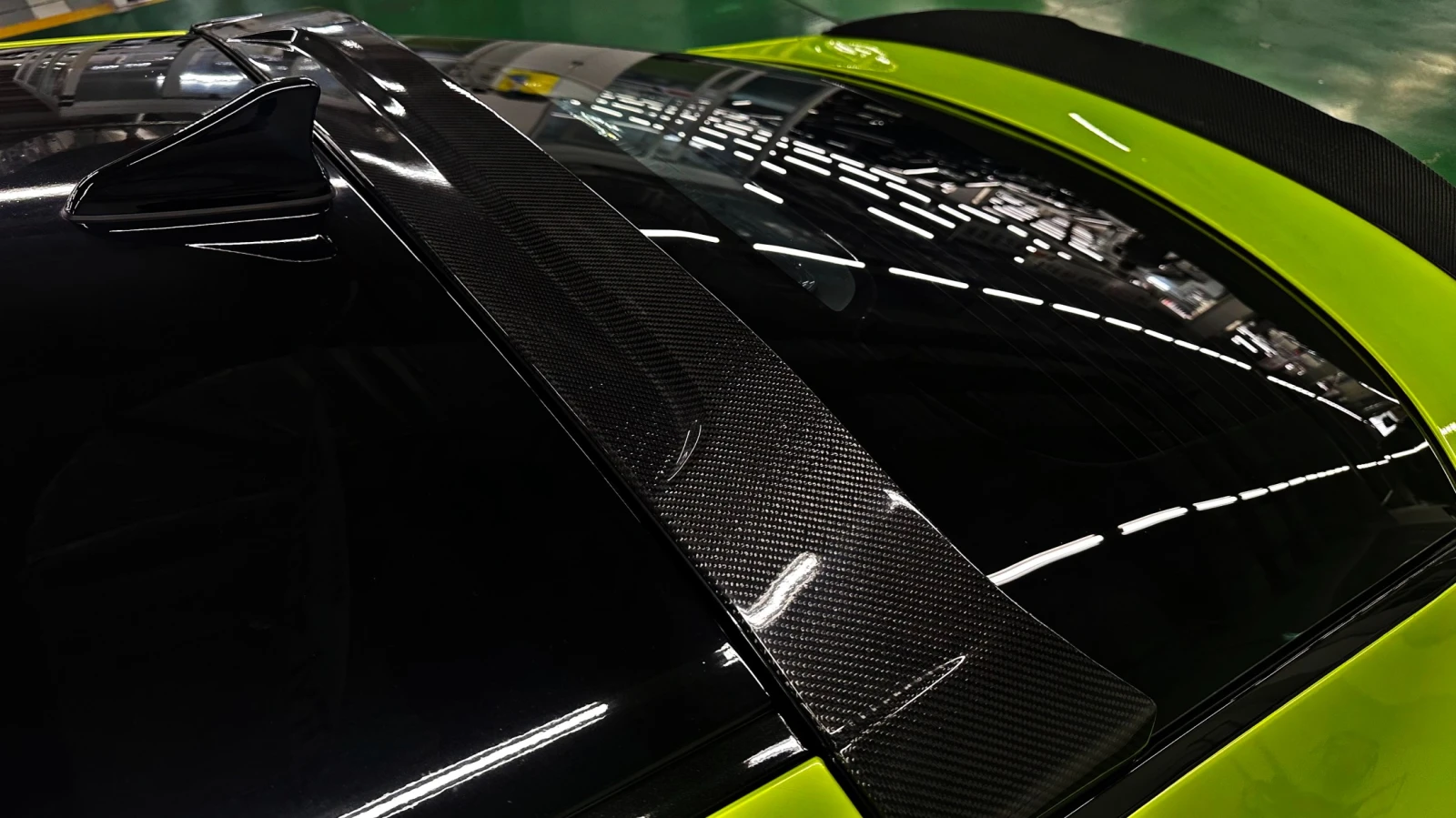 Kia Stinger 2021* CARBON* PLATINUM* 360* HUD* ОБДУХ* DIS, снимка 16 - Автомобили и джипове - 56061497