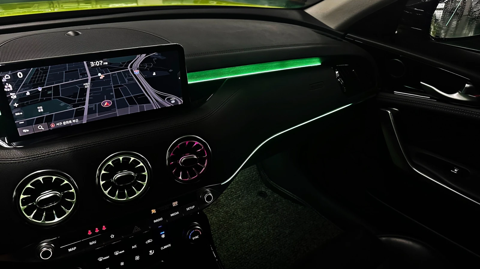 Kia Stinger 2021* CARBON* PLATINUM* 360* HUD* ОБДУХ* DIS, снимка 10 - Автомобили и джипове - 56061497